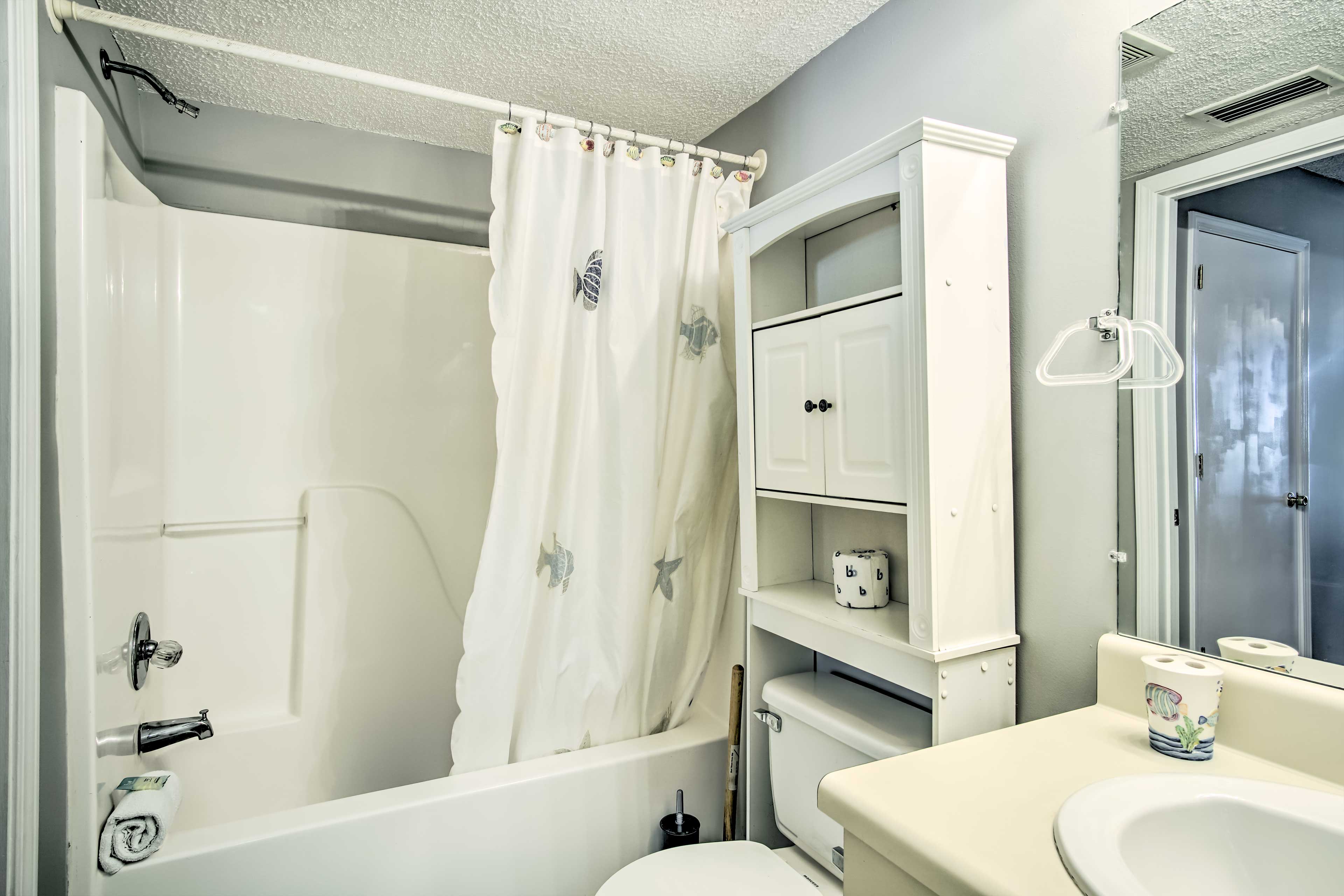 Full Bathroom | Towels Provided | Laundry Machines