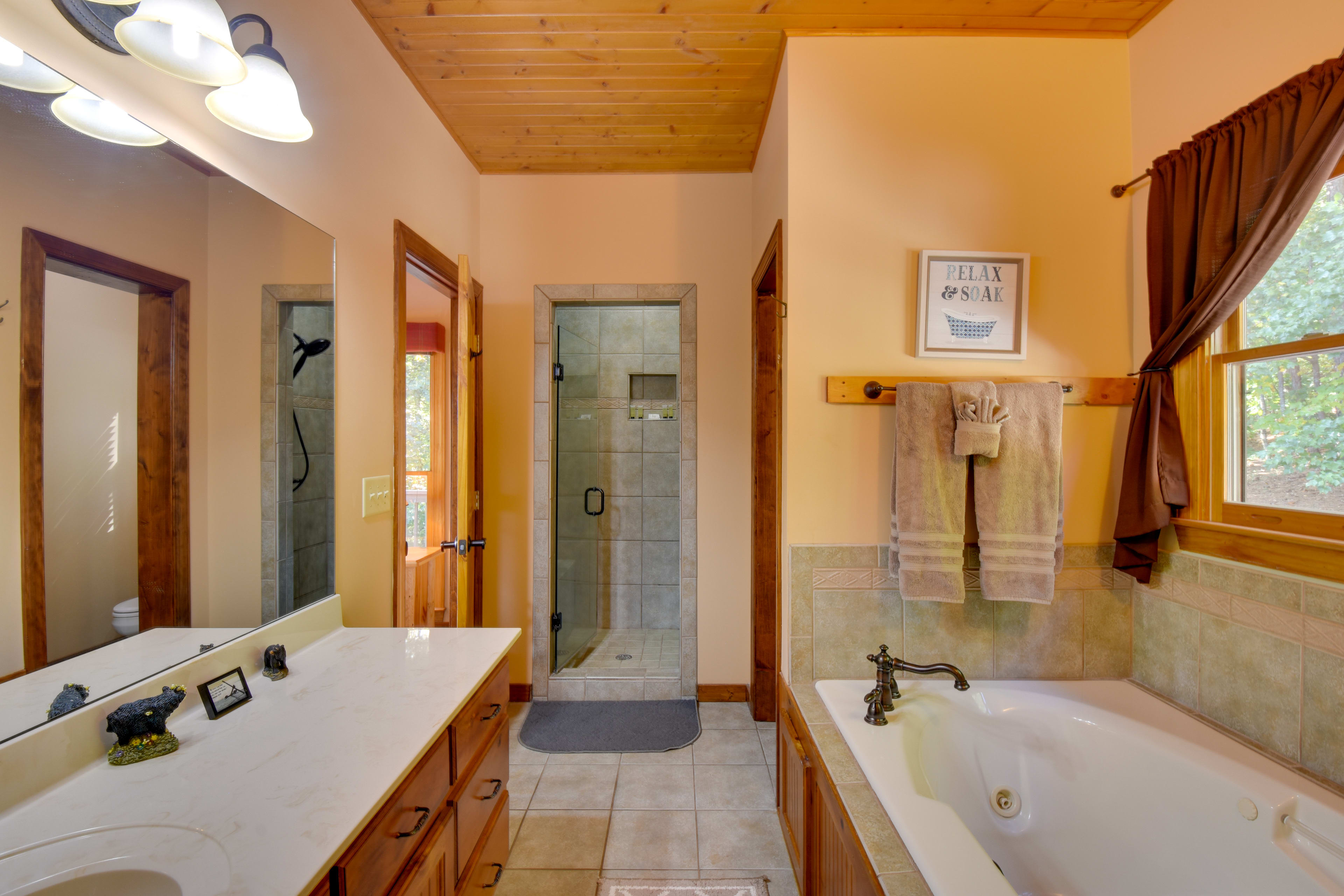 En-Suite Bathroom | Soaking Tub | Shower