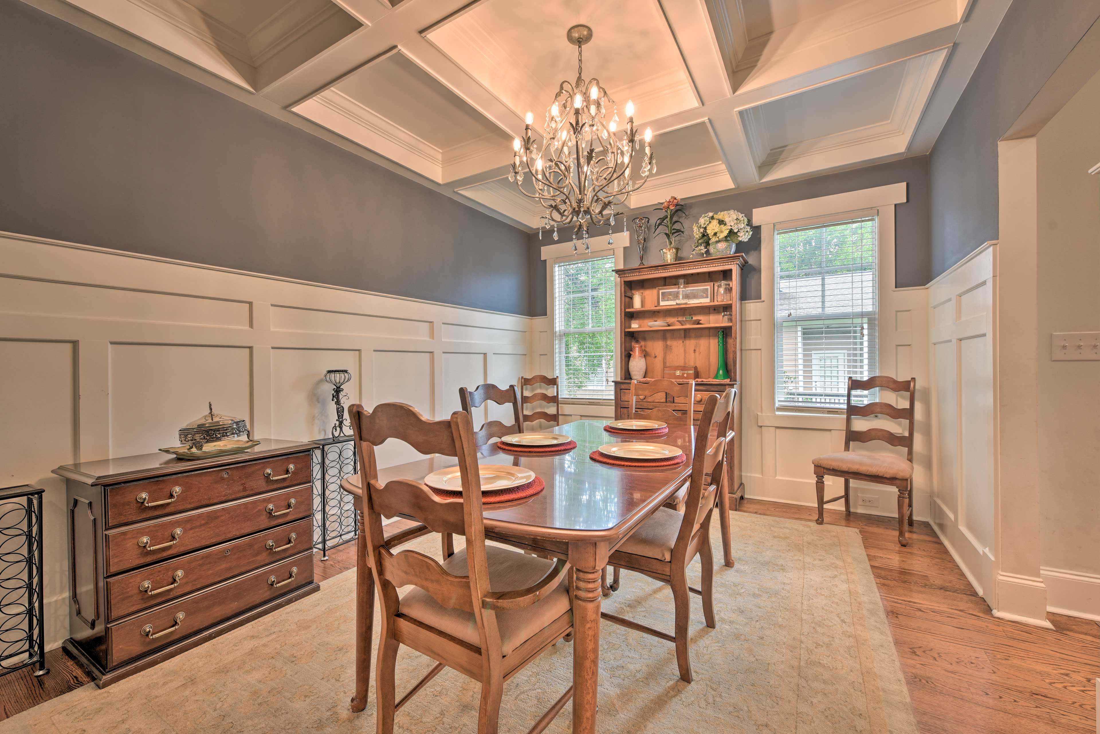 Dining Room | Dishware & Flatware Provided