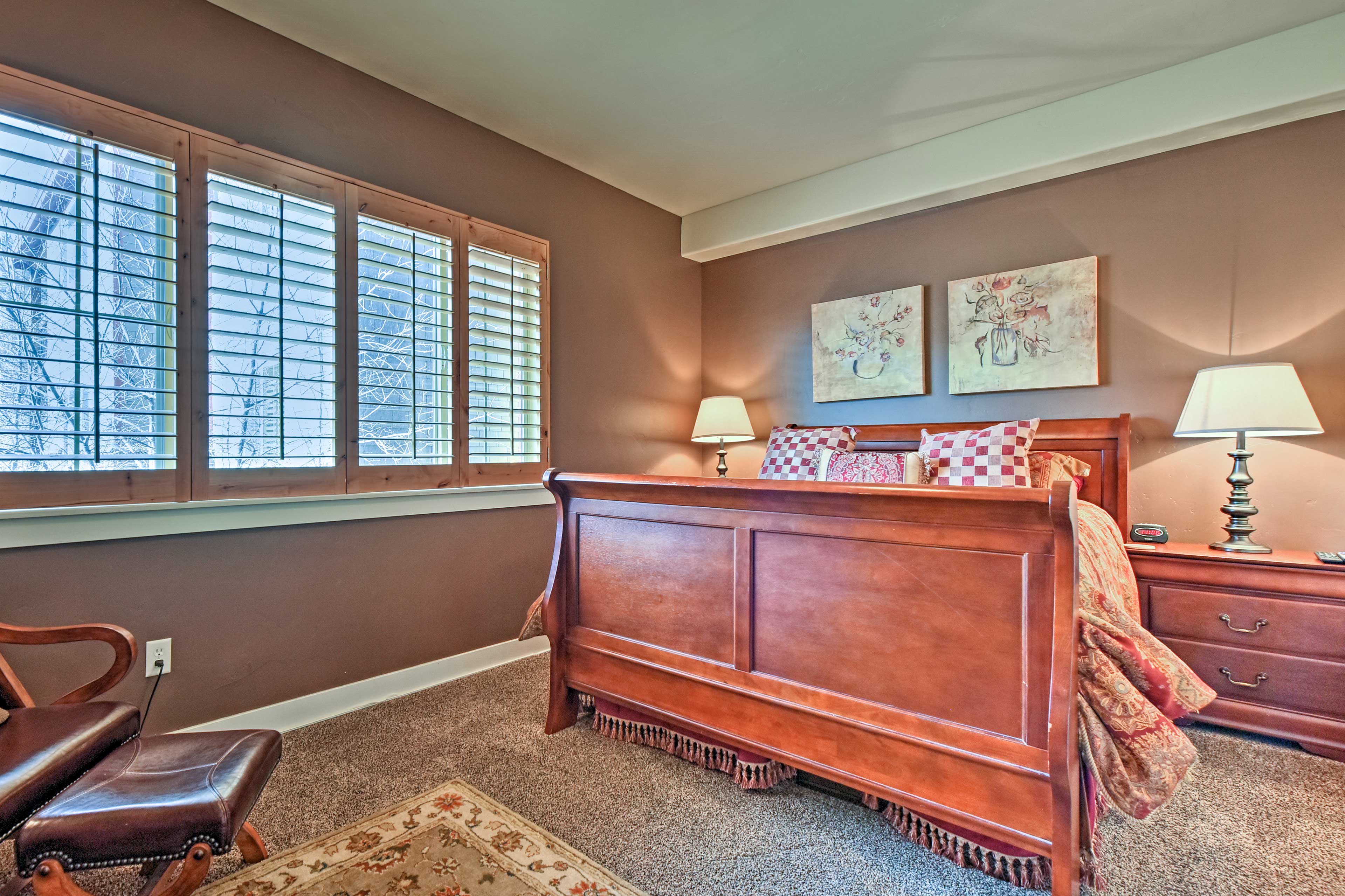 Relax and recharge for your next alpine adventure in the master bedroom.