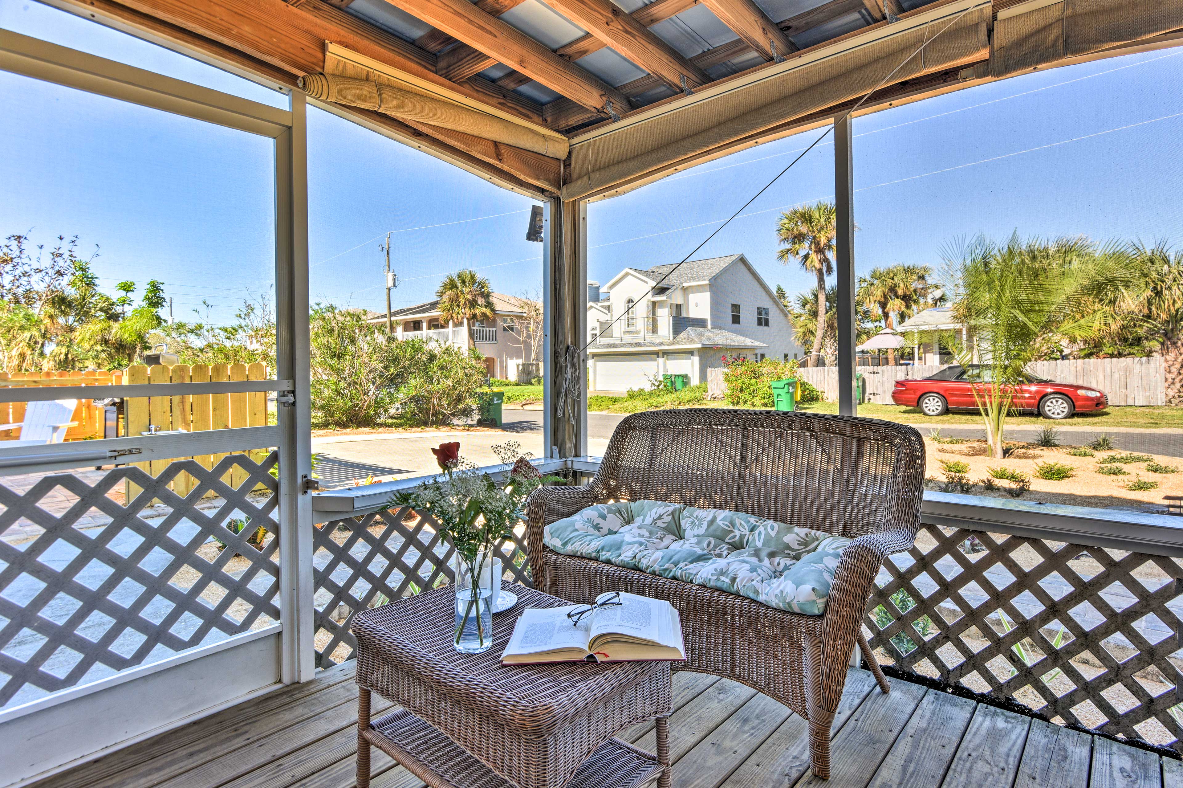 Screened-In Porch | Outdoor Seating