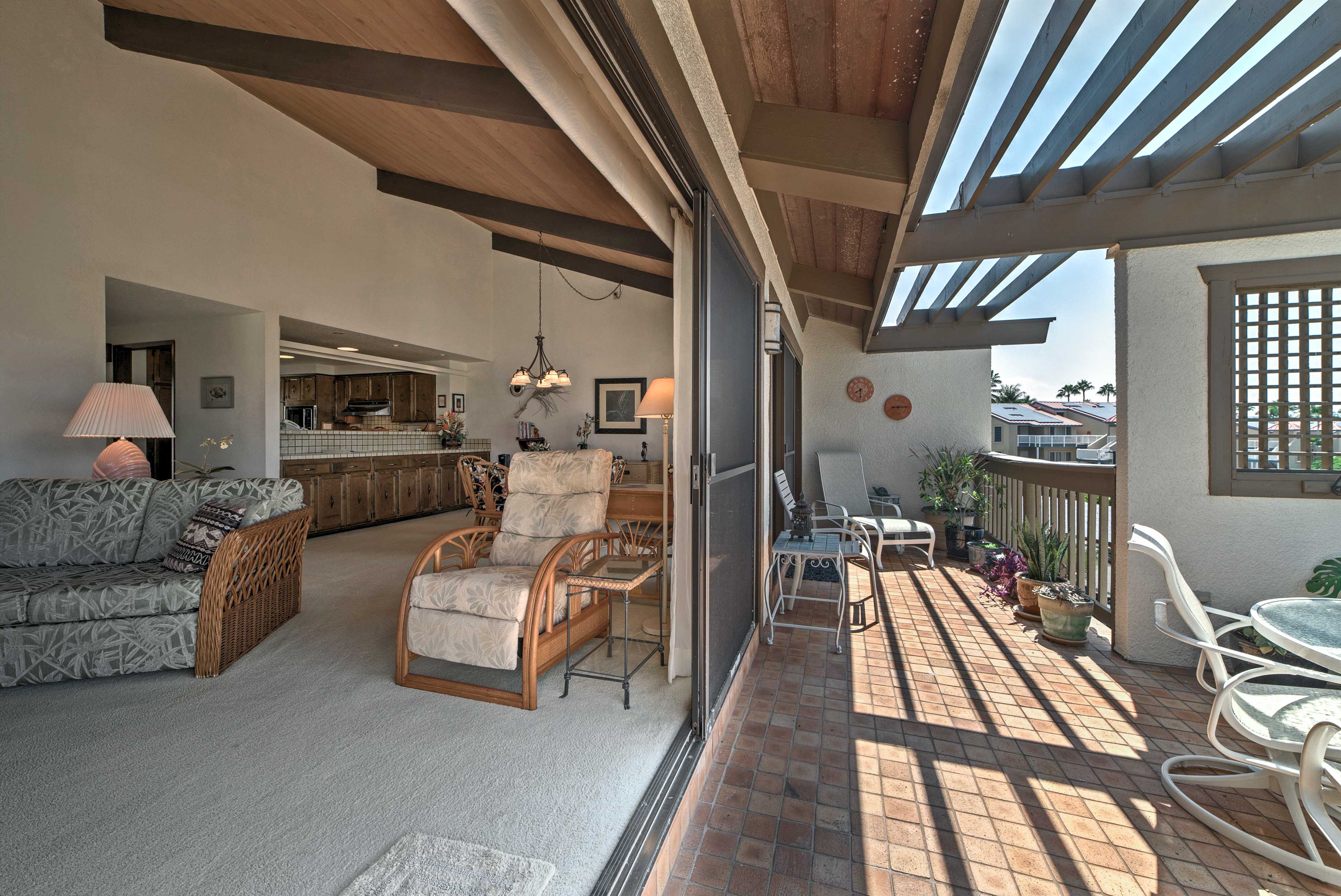 Lanai | Dining Area