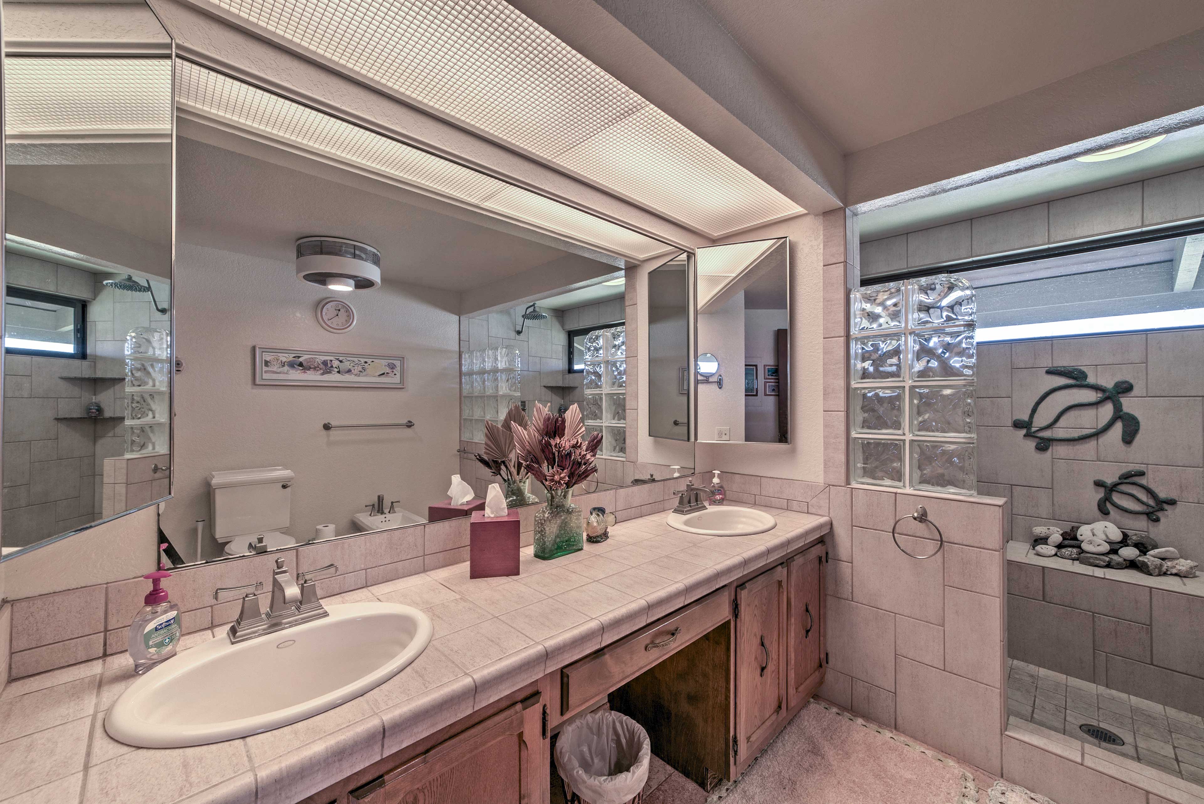 Full Bathroom | Towels Provided | Hair Dryer