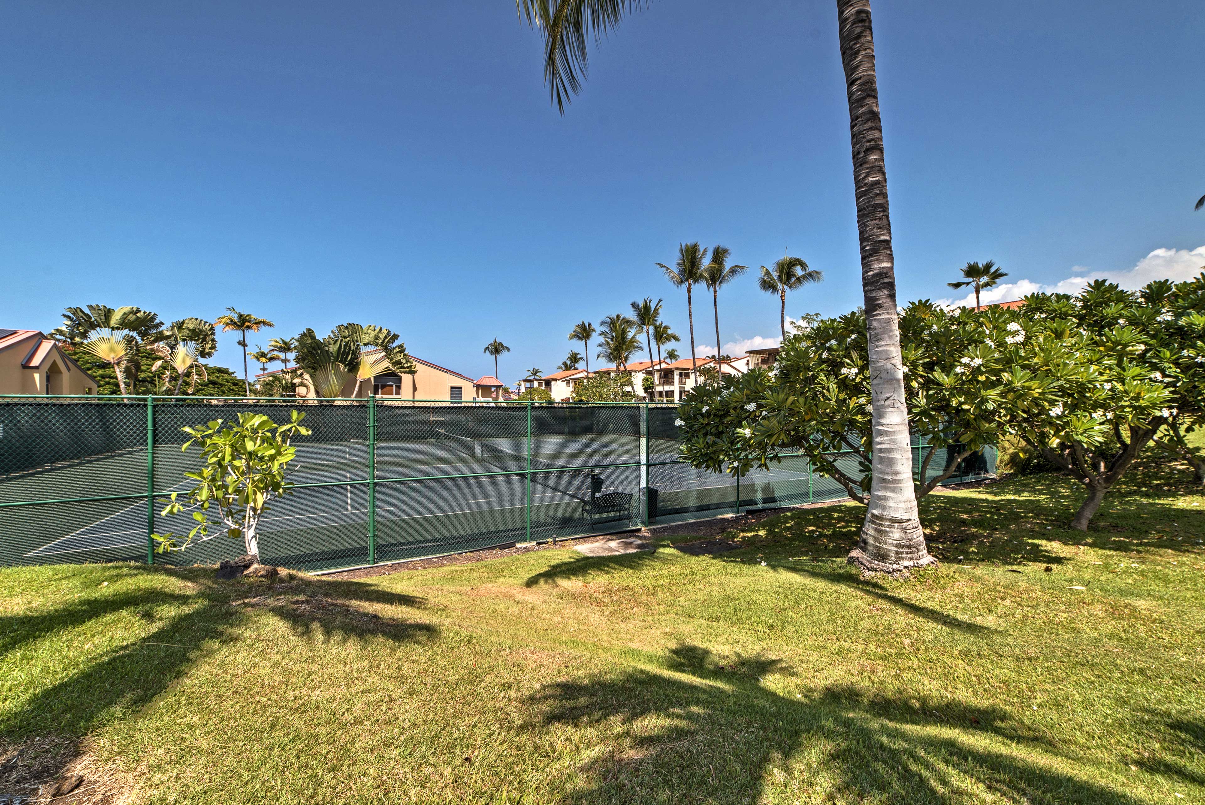 Community Amenities | Tennis Courts | Shuffleboard | Sauna | Jogging Paths