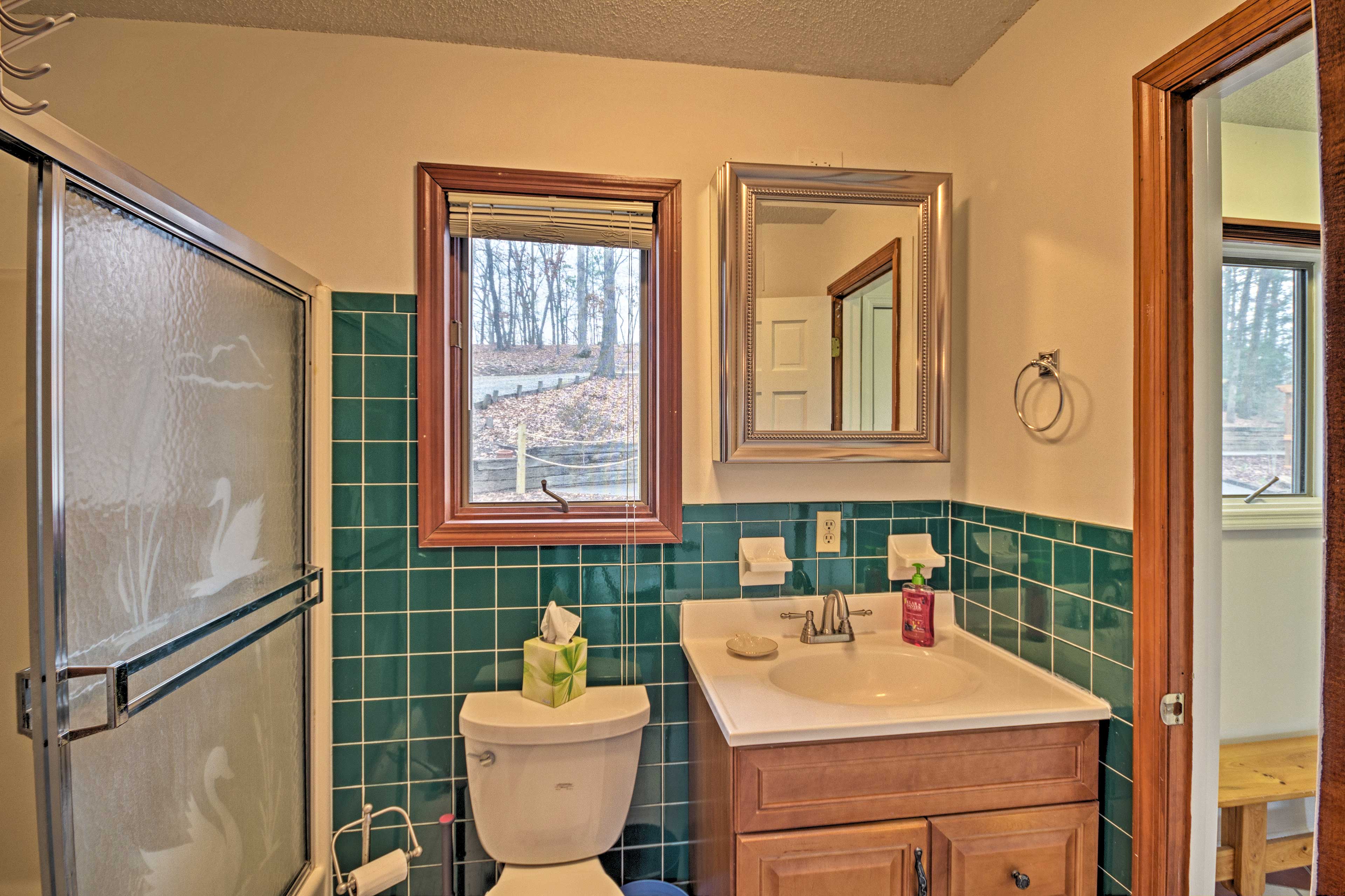 Full Bathroom | Towels & Linens Provided