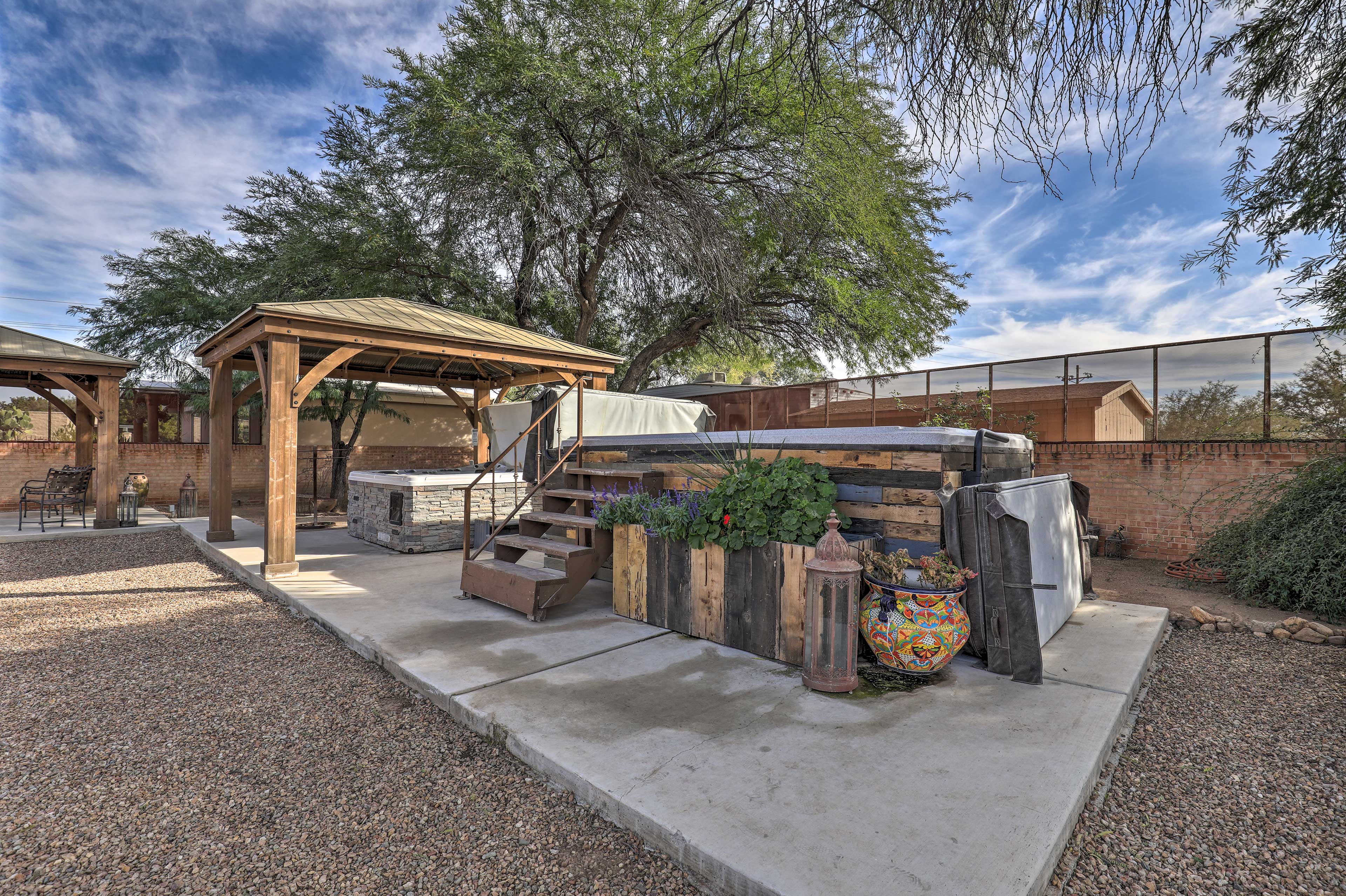 Exquisite Tucson Casita by Panto River Park Trail!