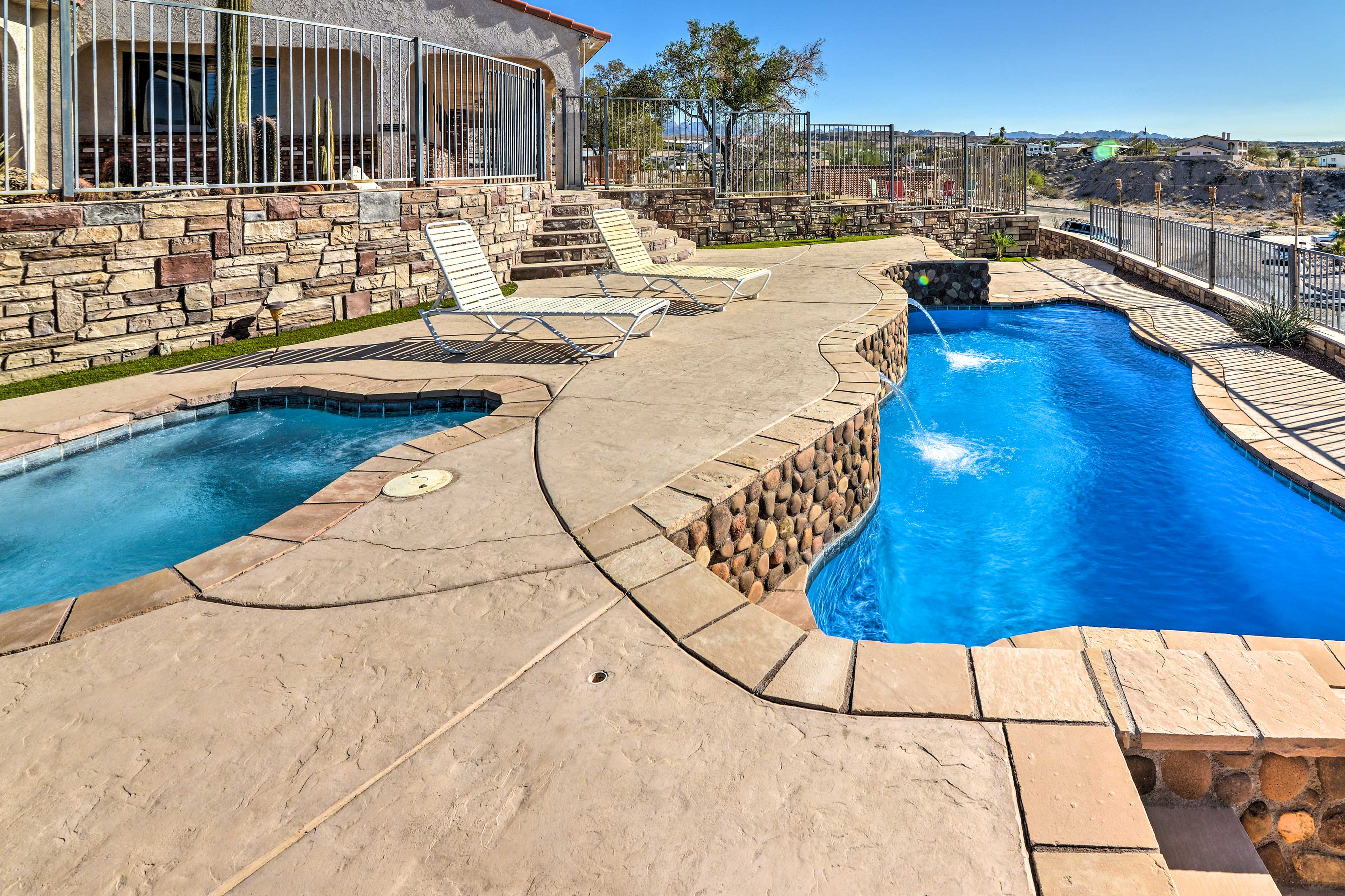 Private Pool & Jacuzzi