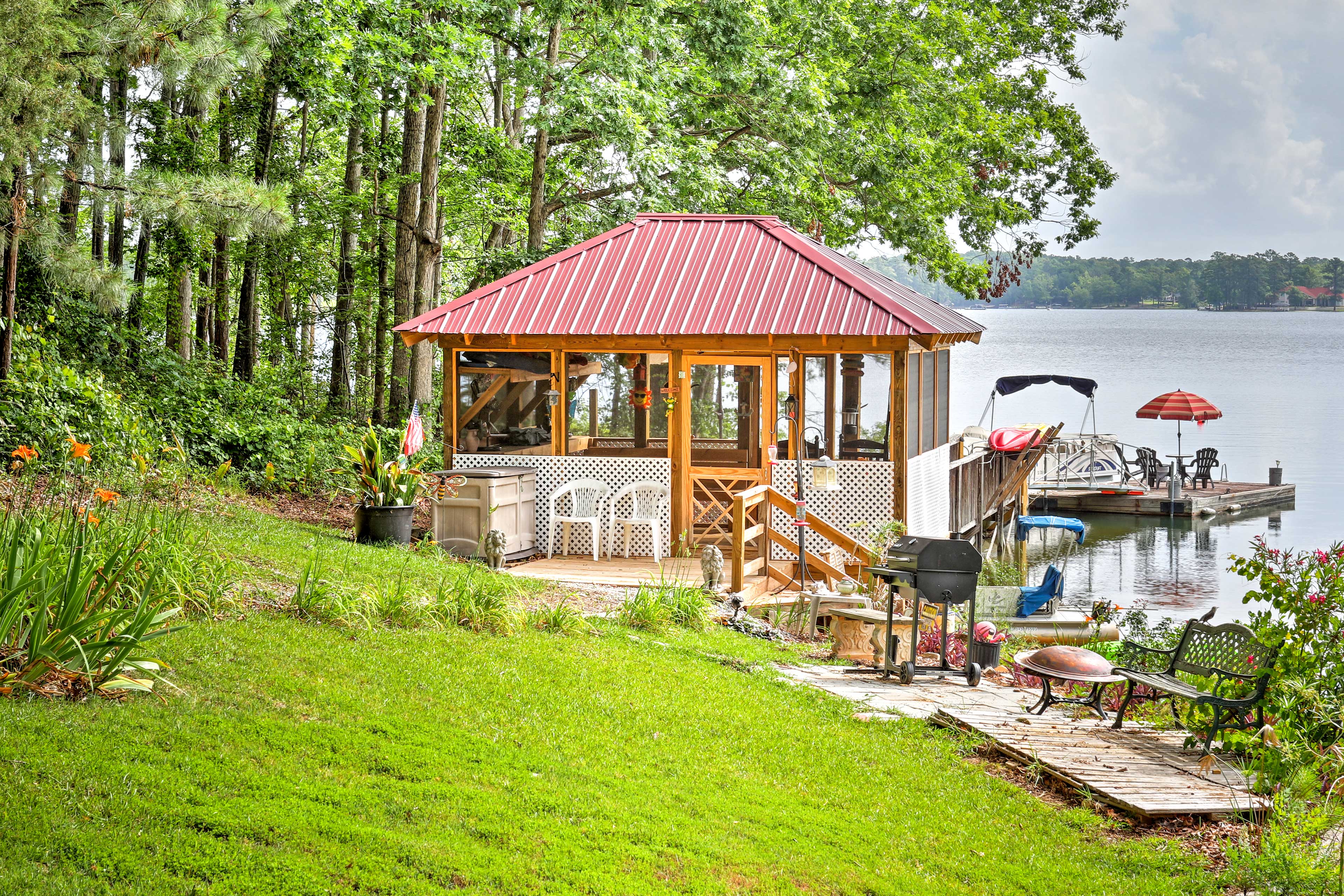 Private Dock | Gazebo | 2 Life Jackets