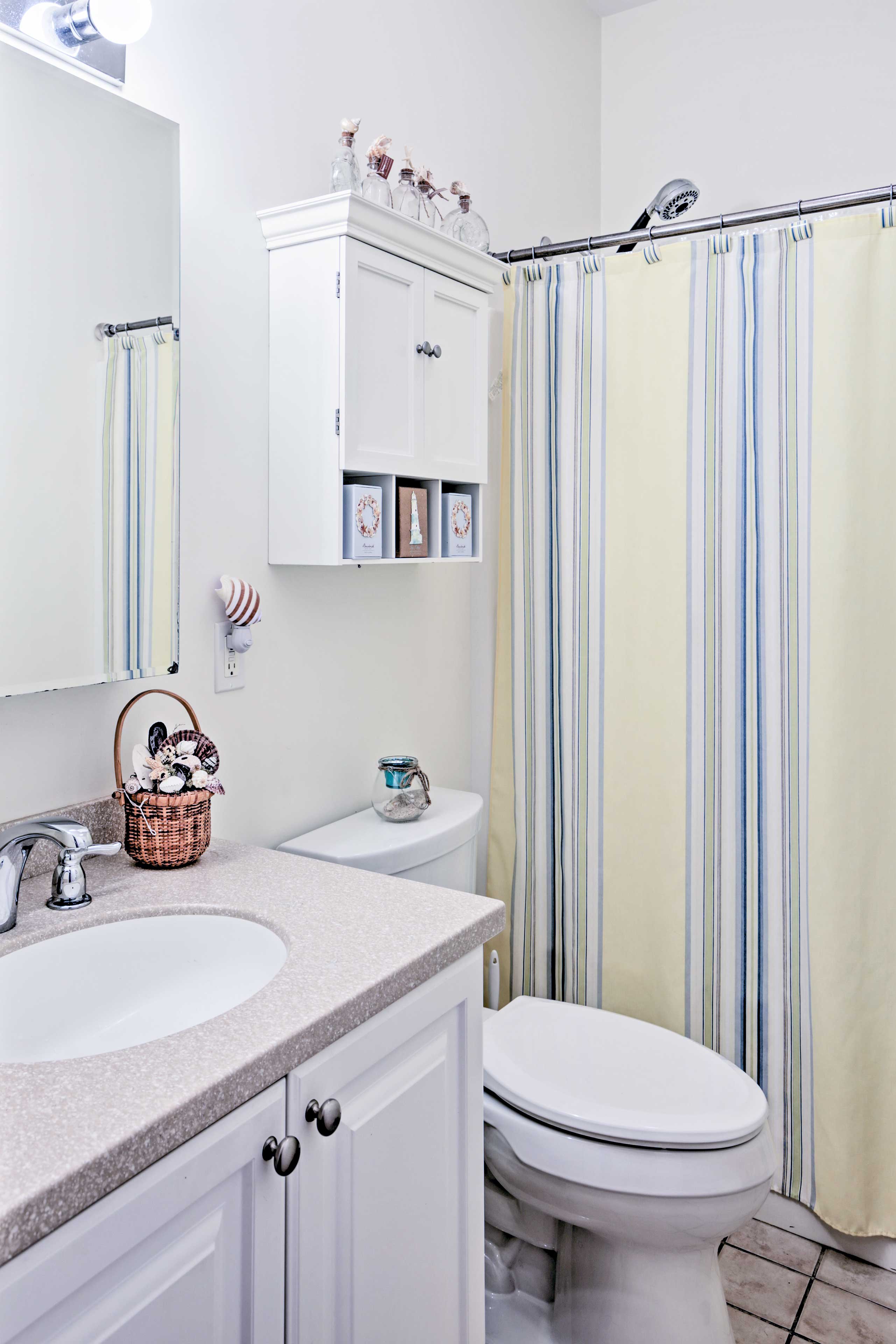 Wash the sand off in the bathroom's shower/tub combo located conveniently next to the bedrooms.
