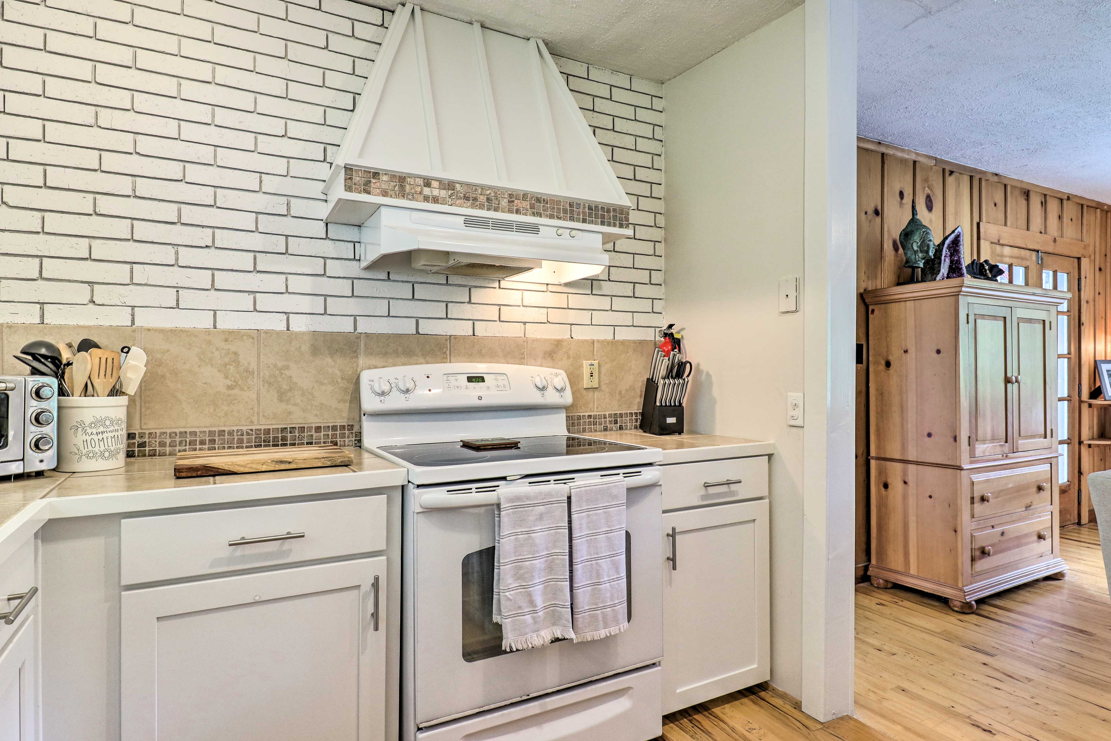 Kitchen | Fully Equipped | Cooking Basics Provided