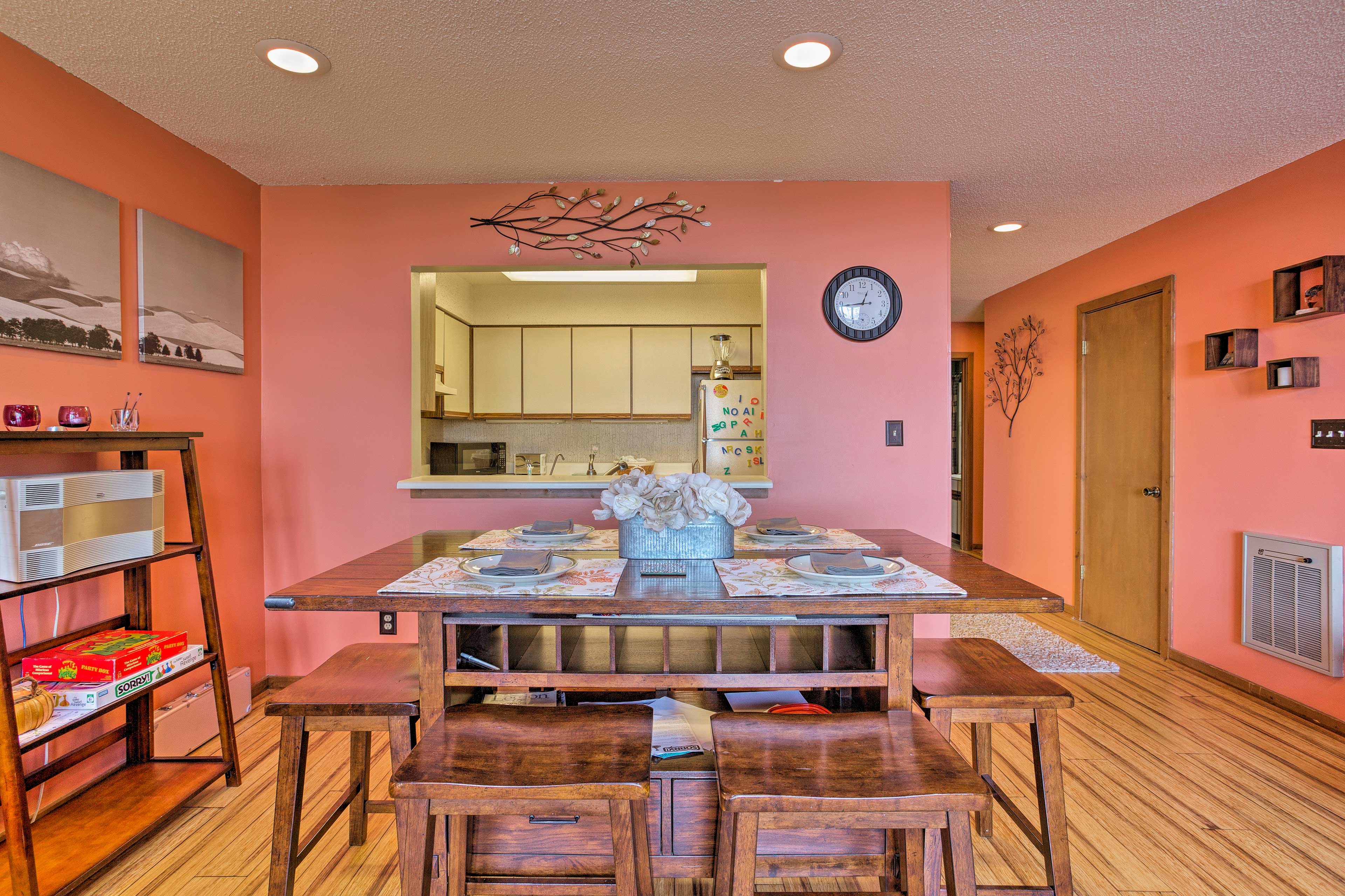 Dining Area | Dishes & Flatware Provided