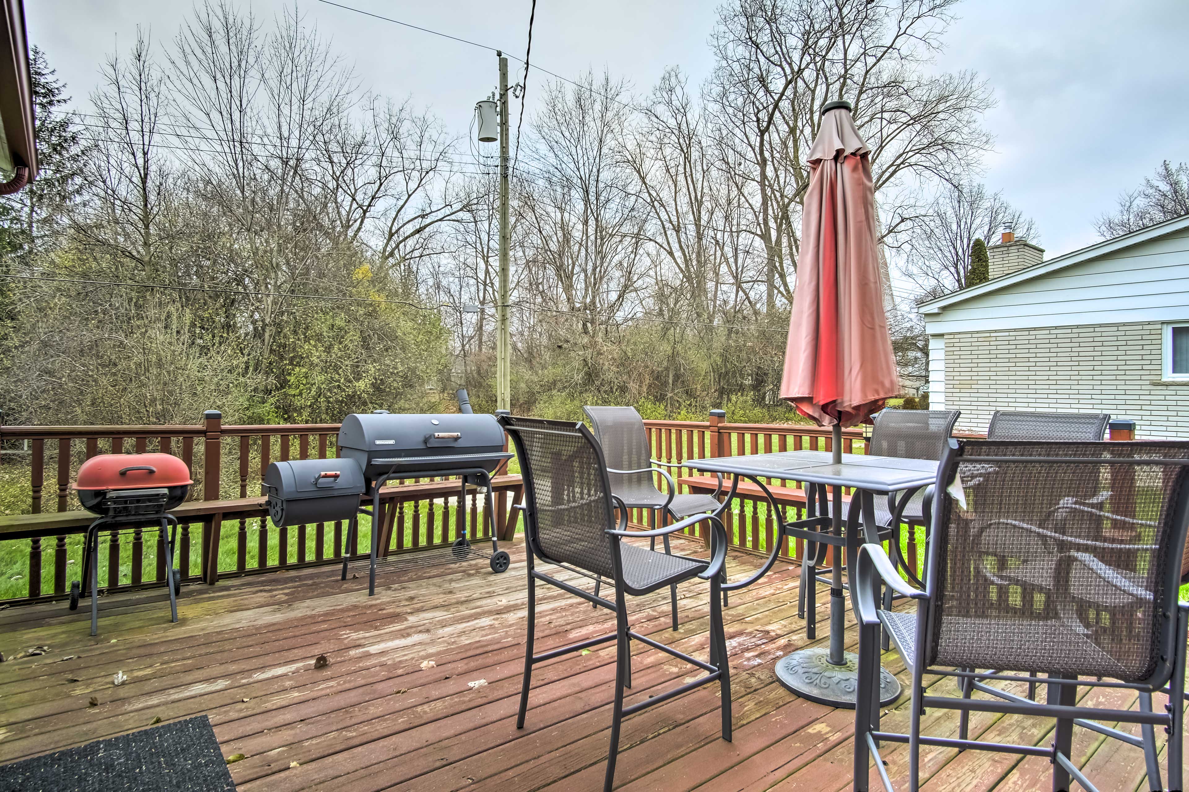 Deck | Smoker | Grill | Outdoor Dining