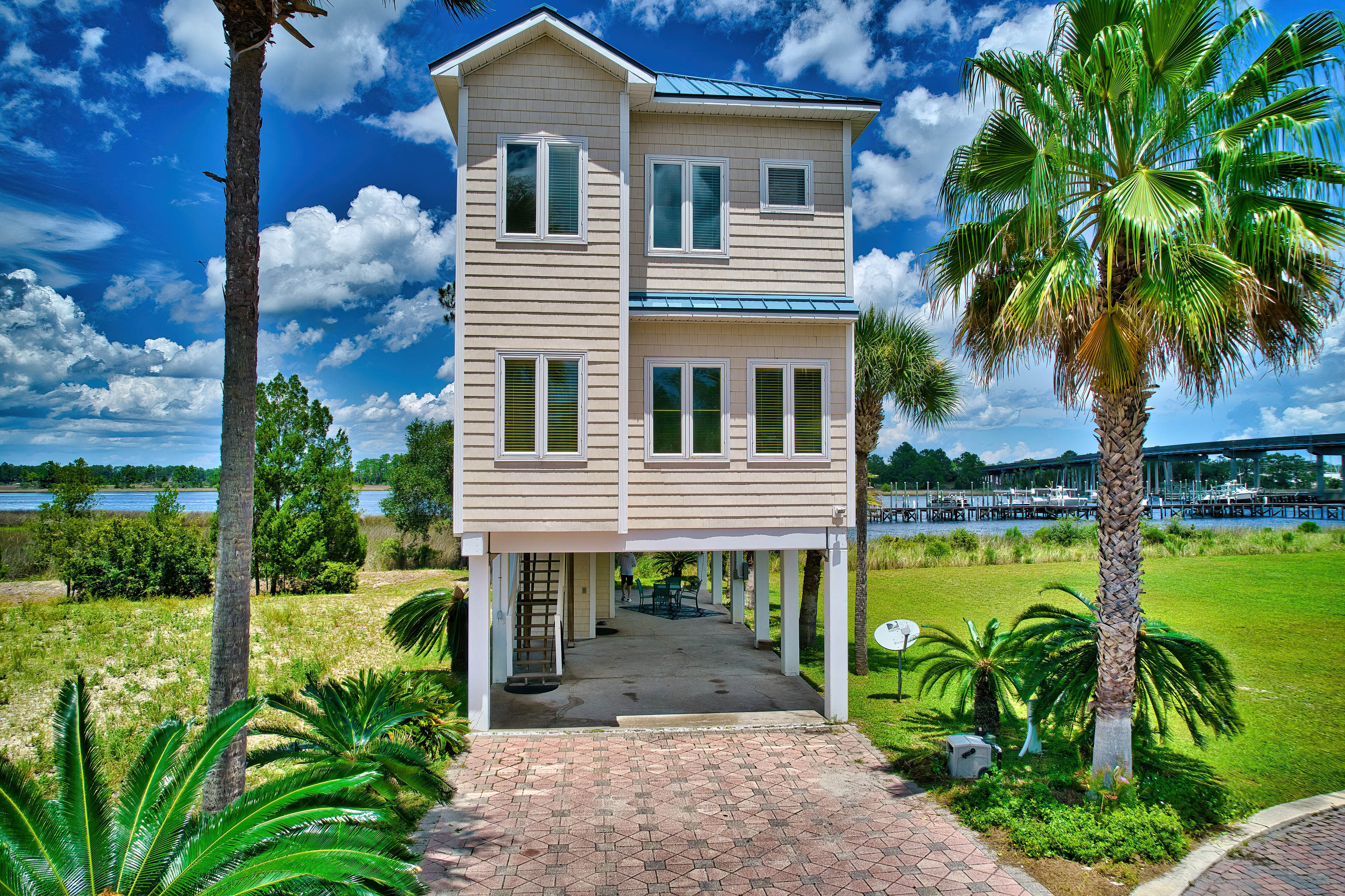 Parking | Carport (2 Vehicles) | Driveway (2 Vehicles)