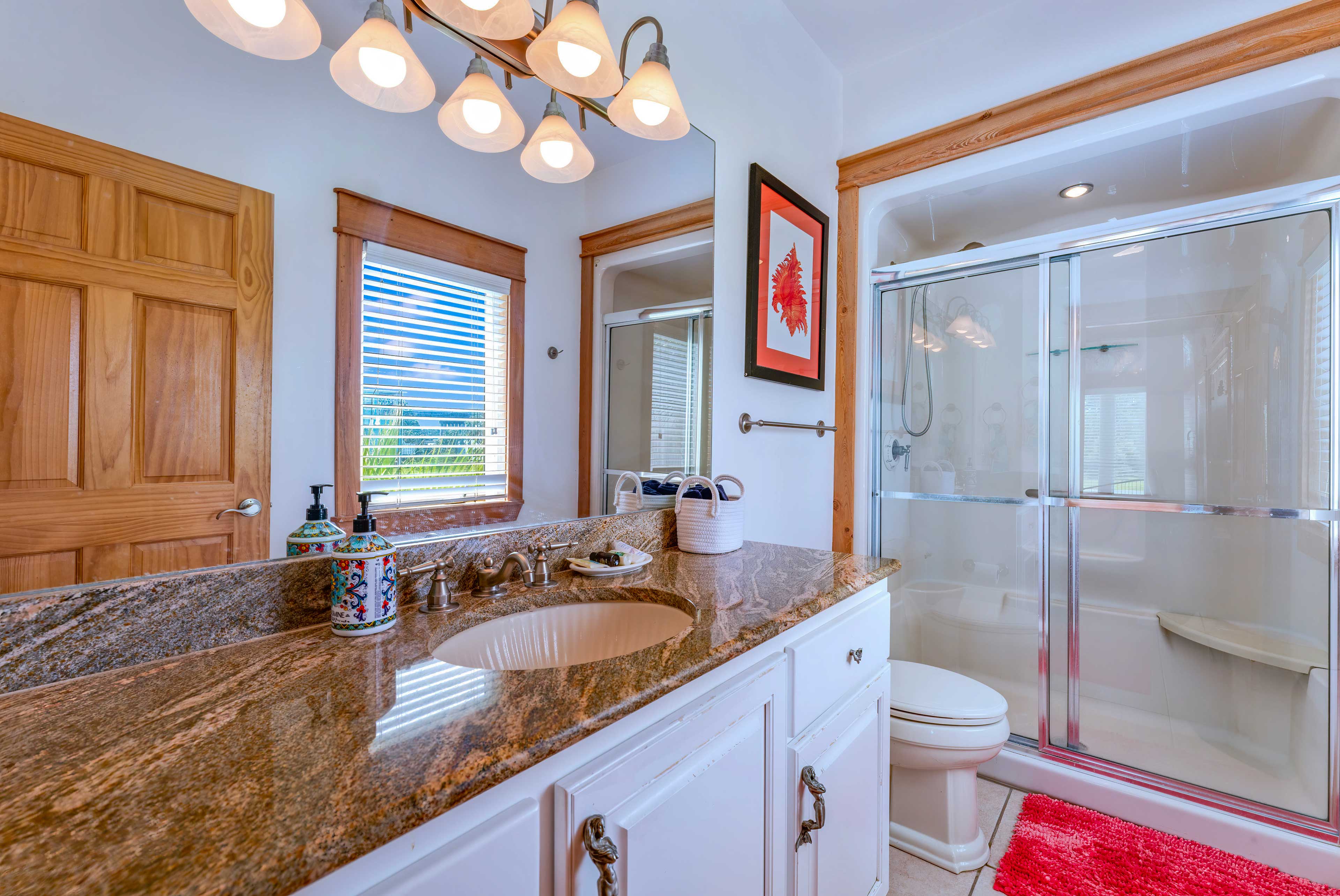 En-Suite Bathroom | Towels & Linens Provided