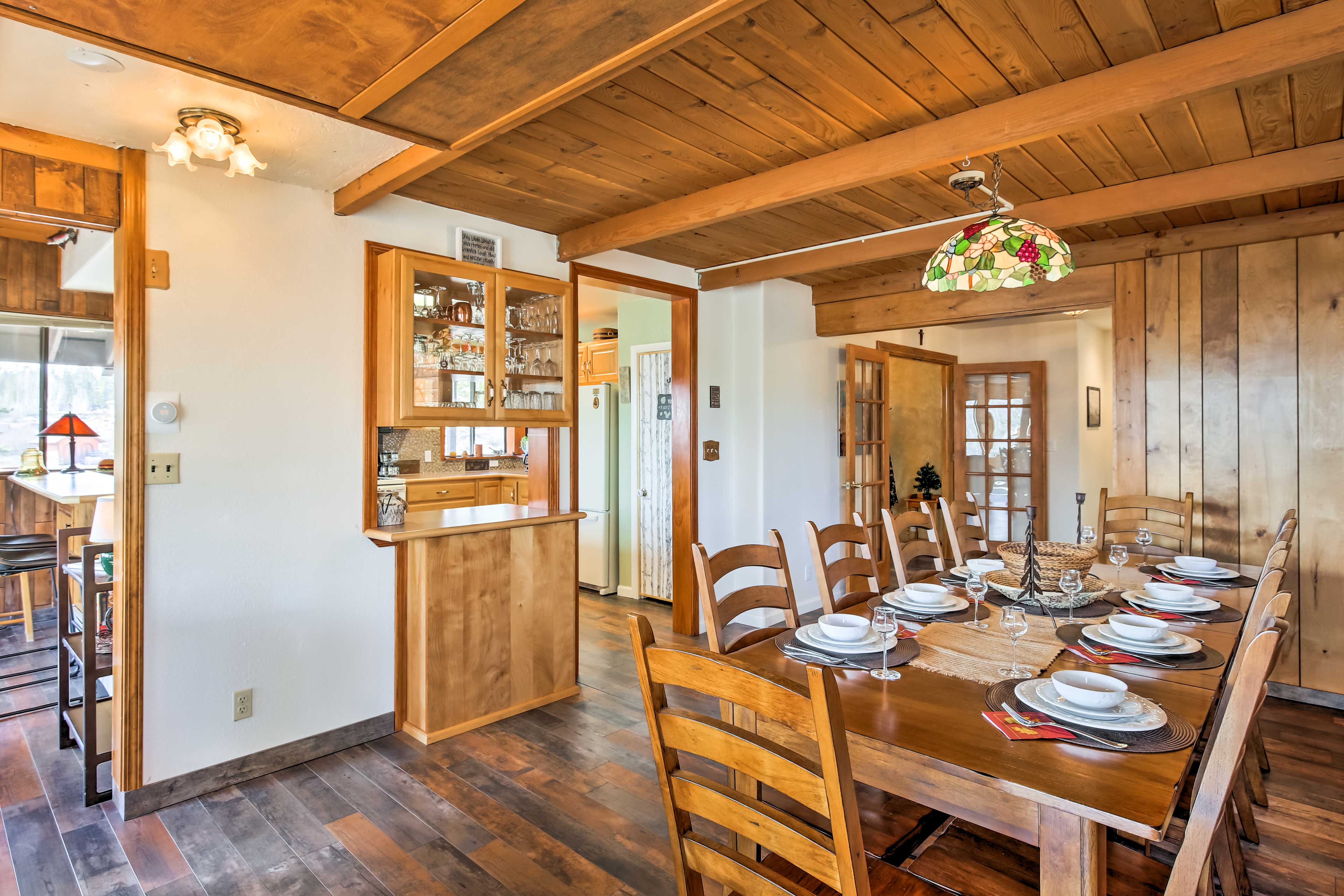 Dining Area | Dishes & Flatware Provided