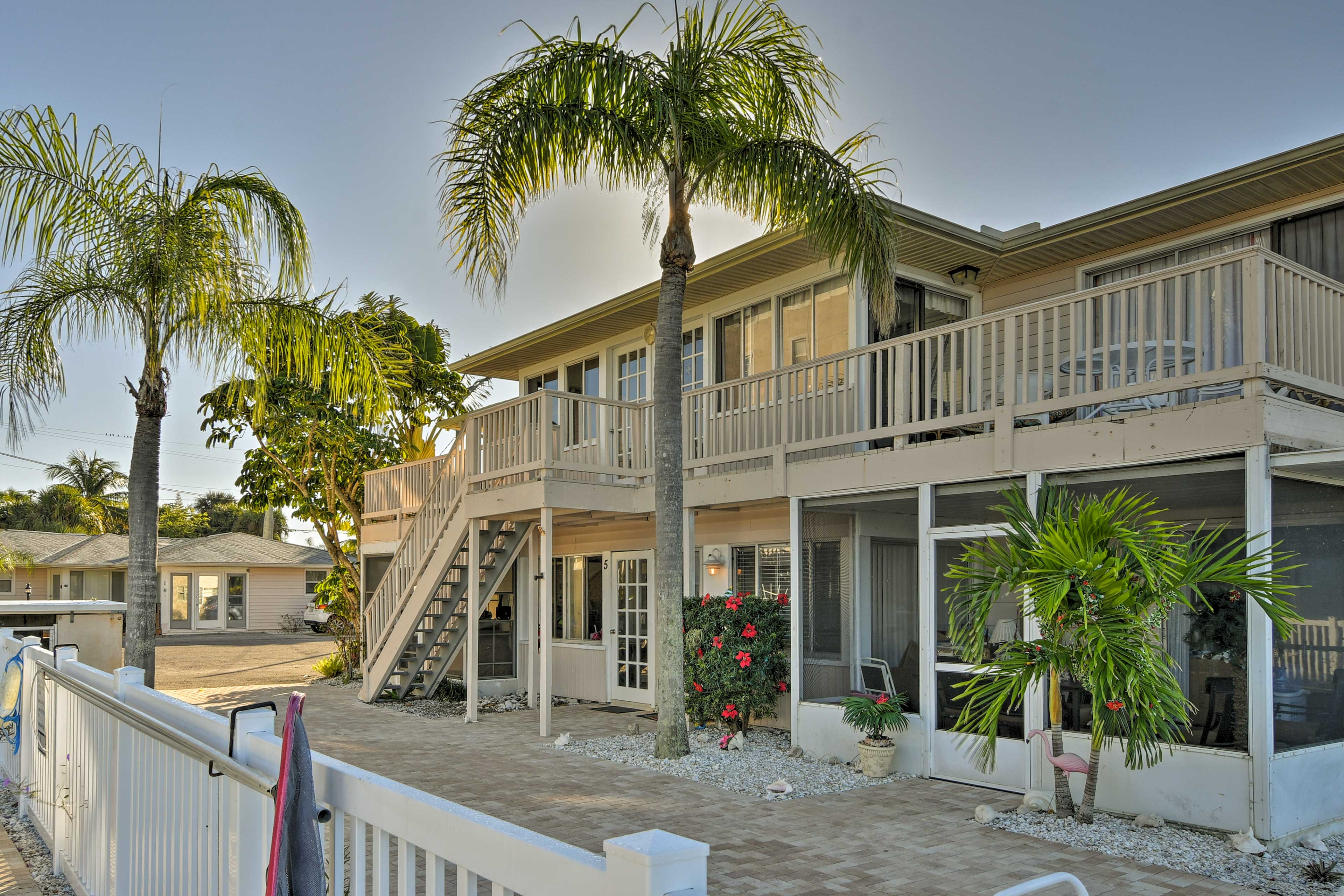 Siesta Key Vacation Rental | 2BR | 1BA | 865 Sq Ft | Stairs Required