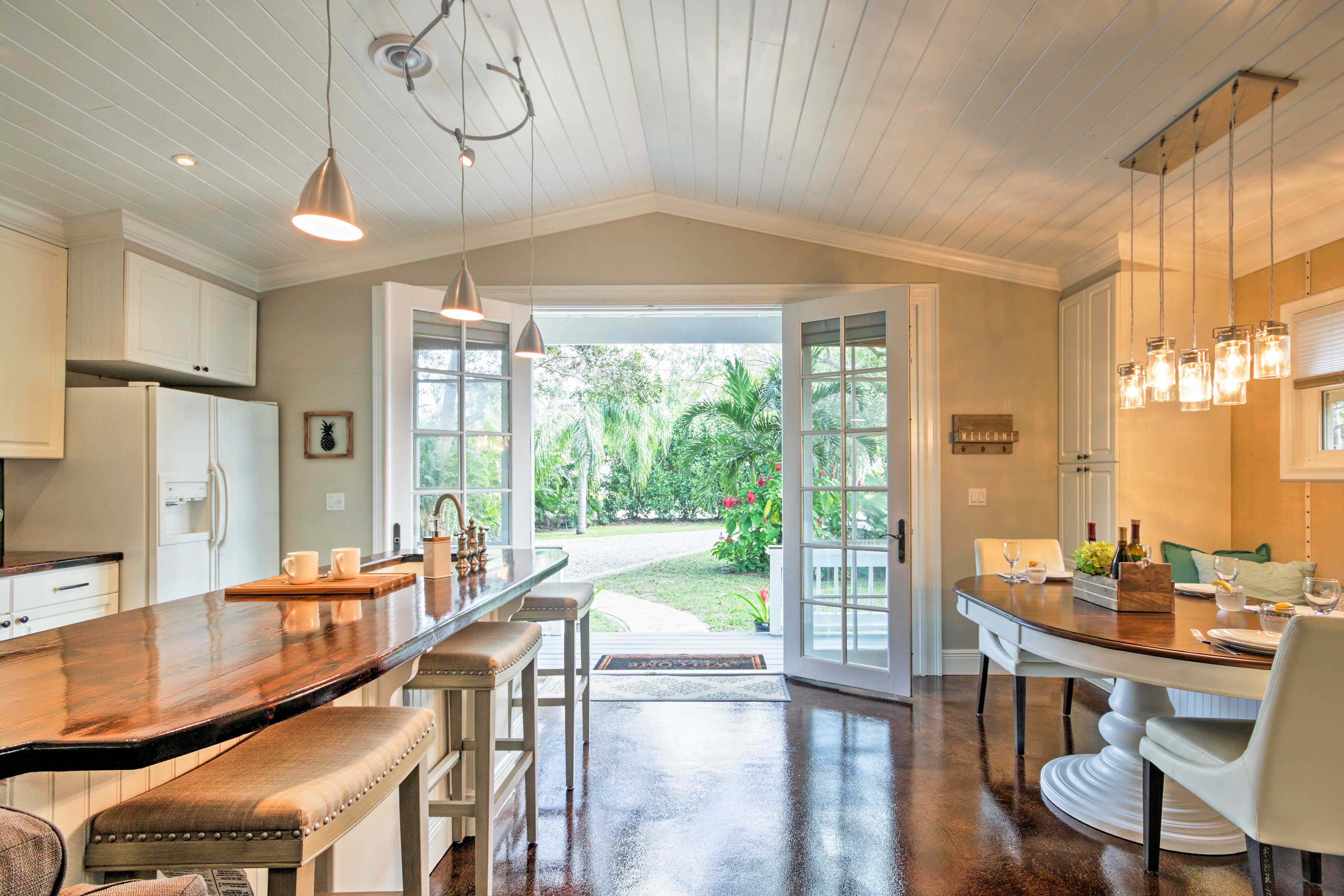 Kitchen & Dining area