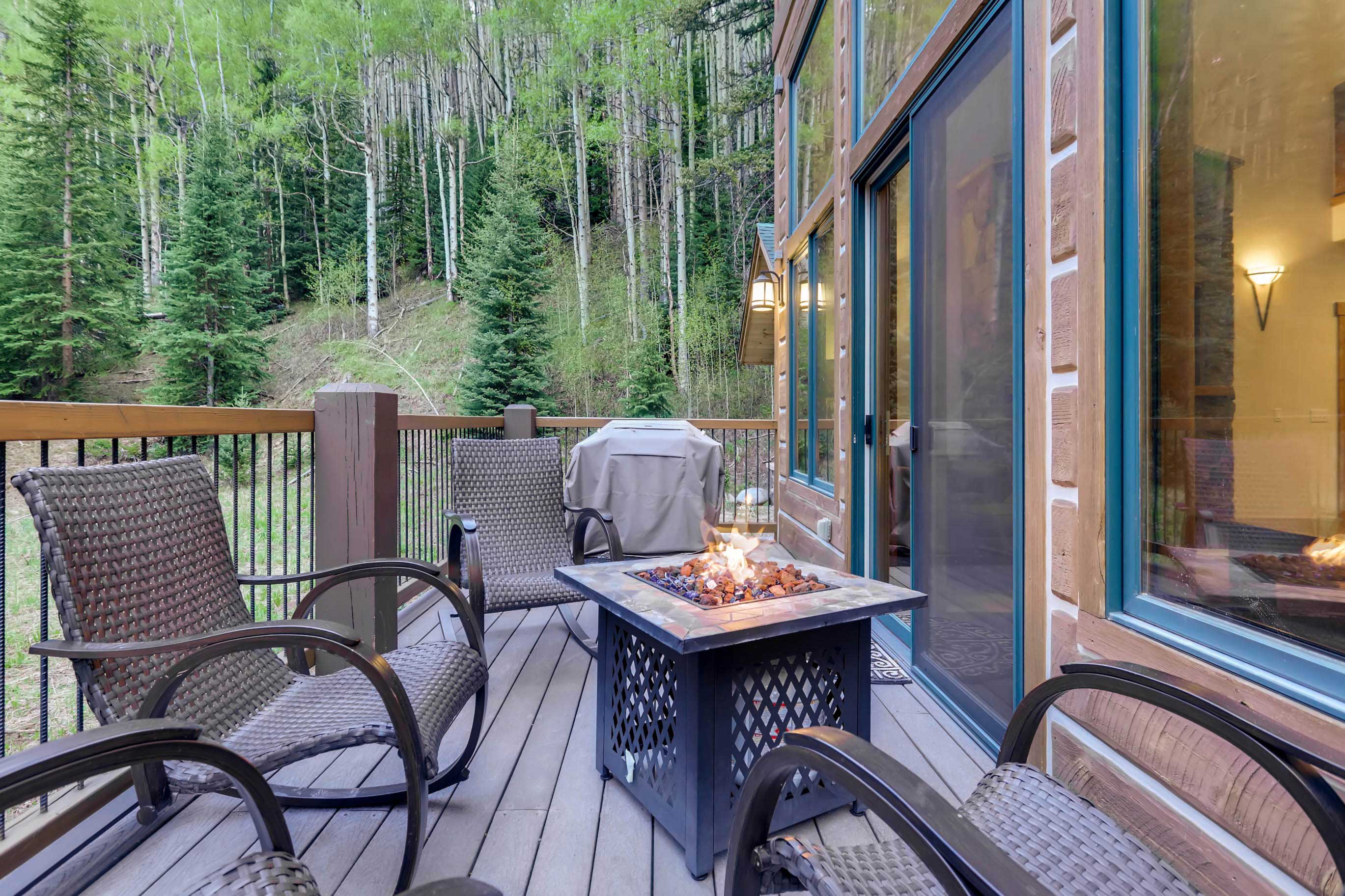 Private Deck | Fire Pit