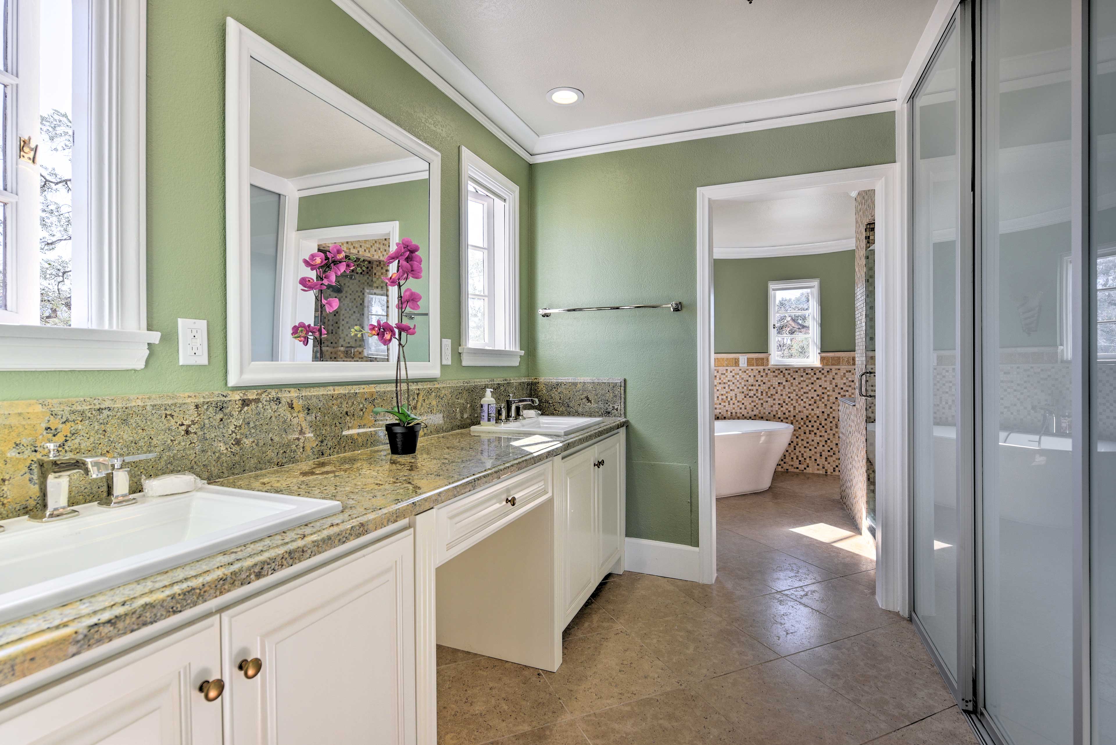 En-Suite Bathroom | Walk-In Shower | Soaking Tub | 2nd Floor