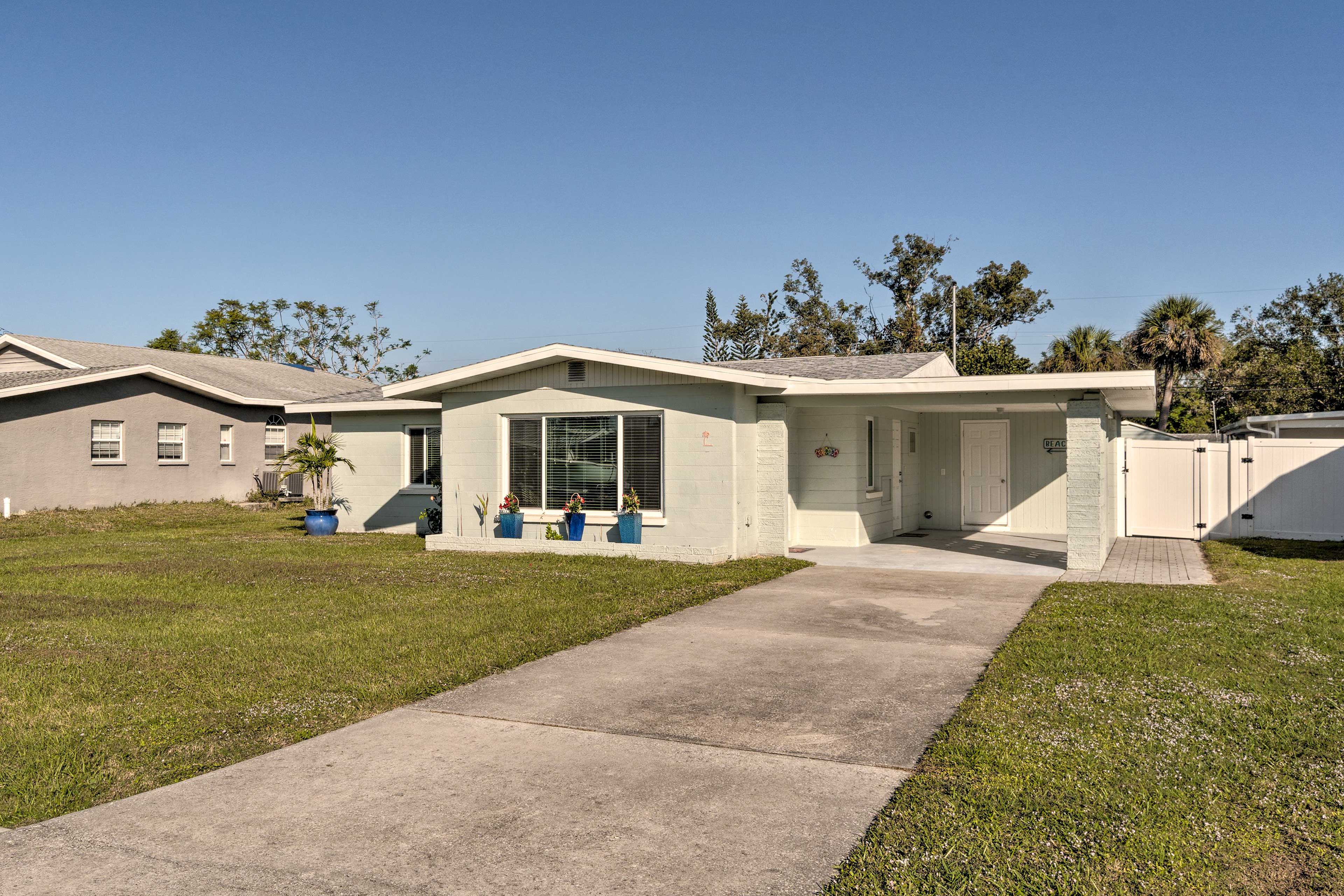 Parking | Carport (1 Vehicle) | Driveway (3 Vehicles)