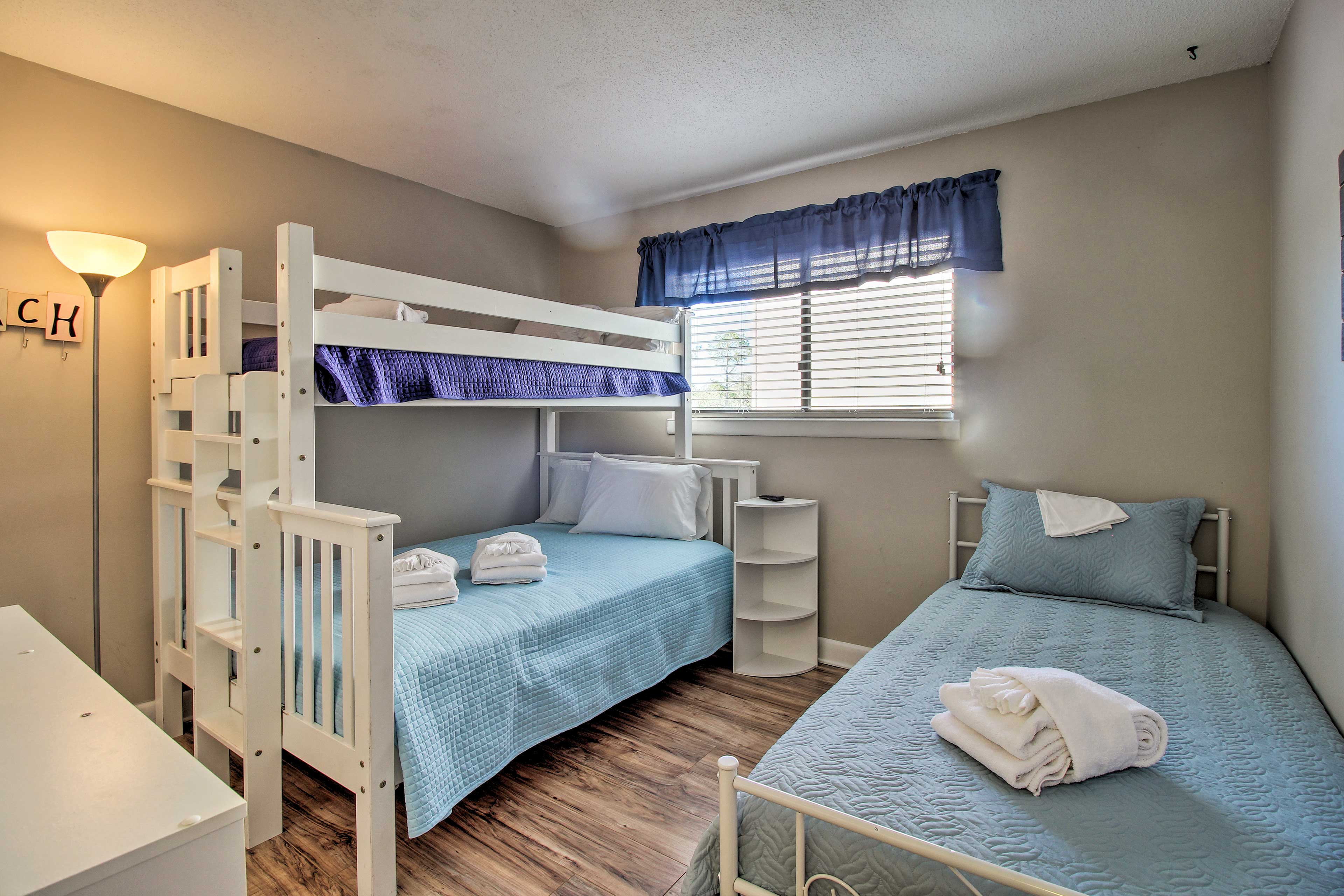 Bedroom 2 | Twin Bed | Twin/Full Bunk Bed | Flat-Screen TV