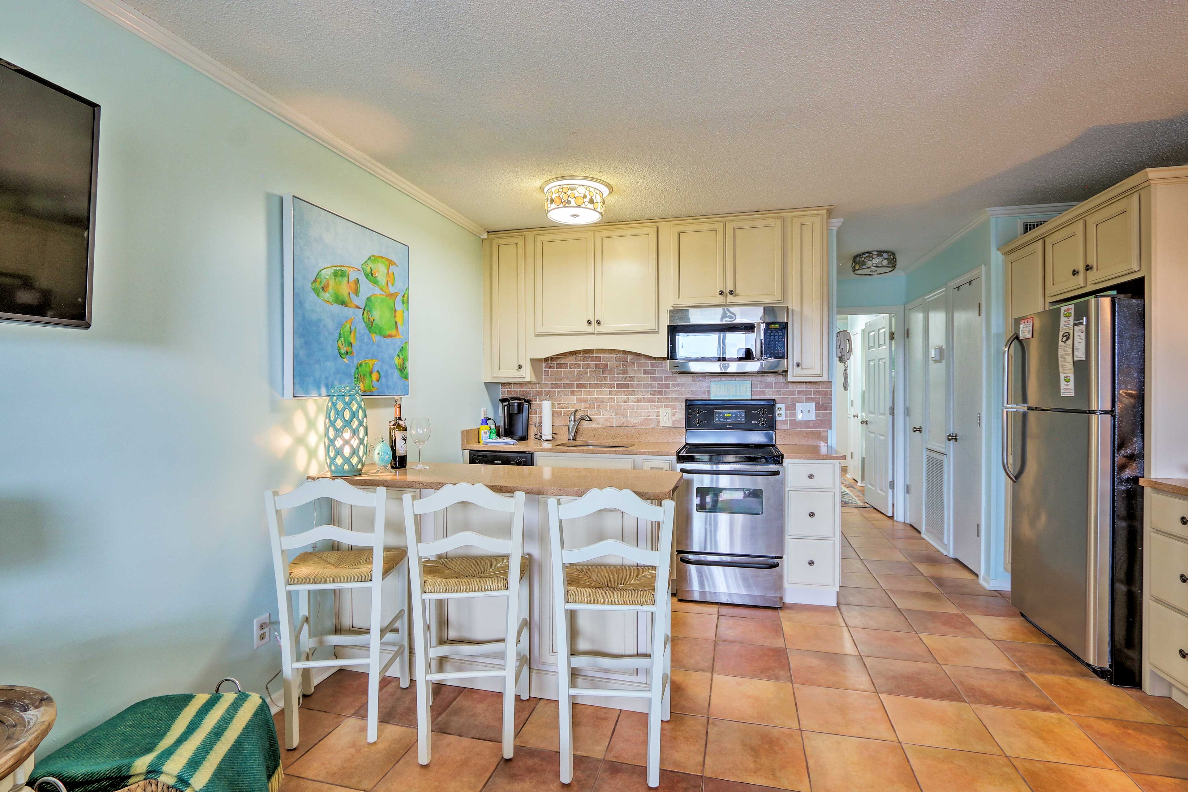 Dining Area | Dishware/Flatware | Trash Bags/Paper Towels