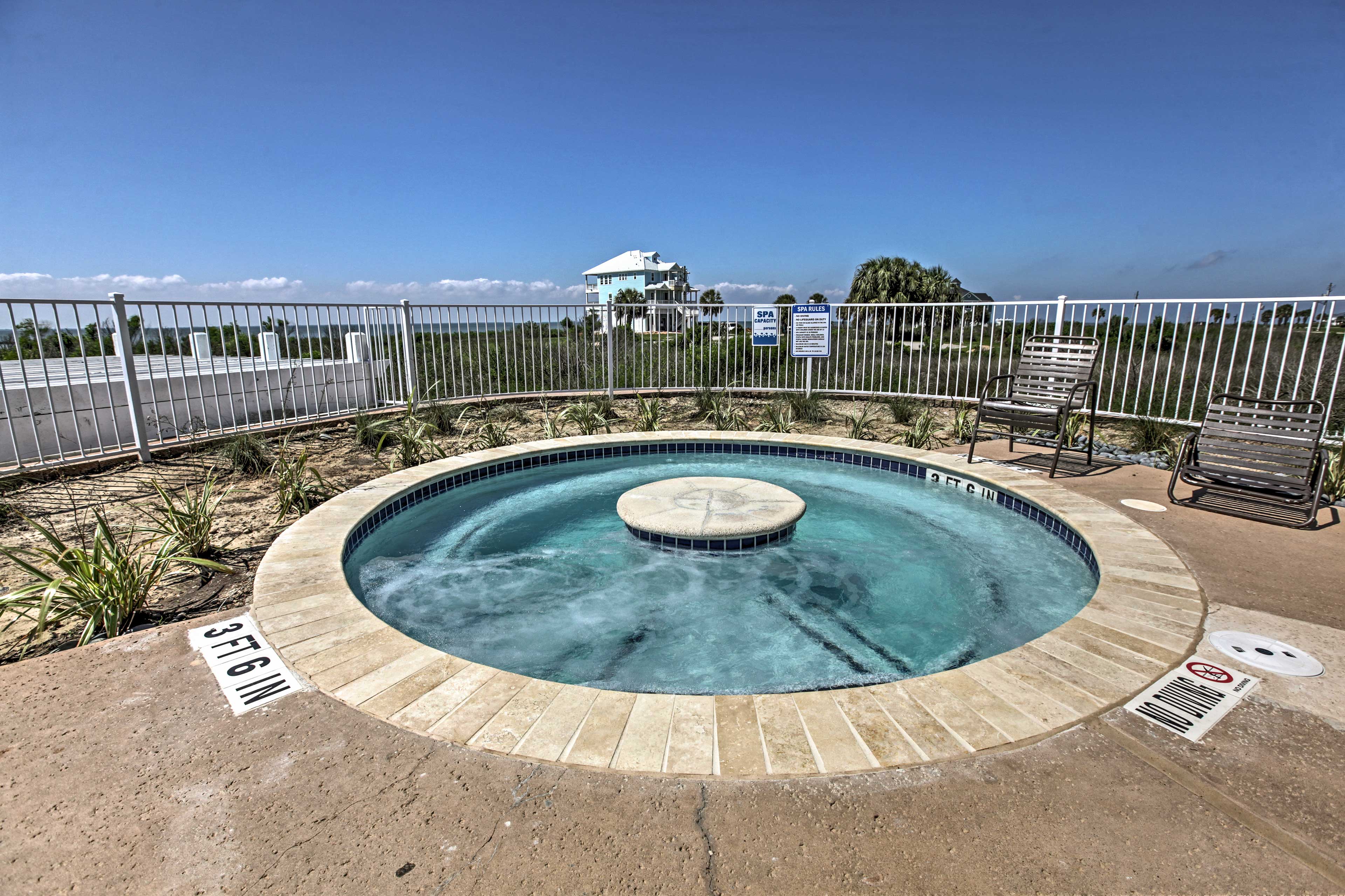 Community Amenities | Hot Tub