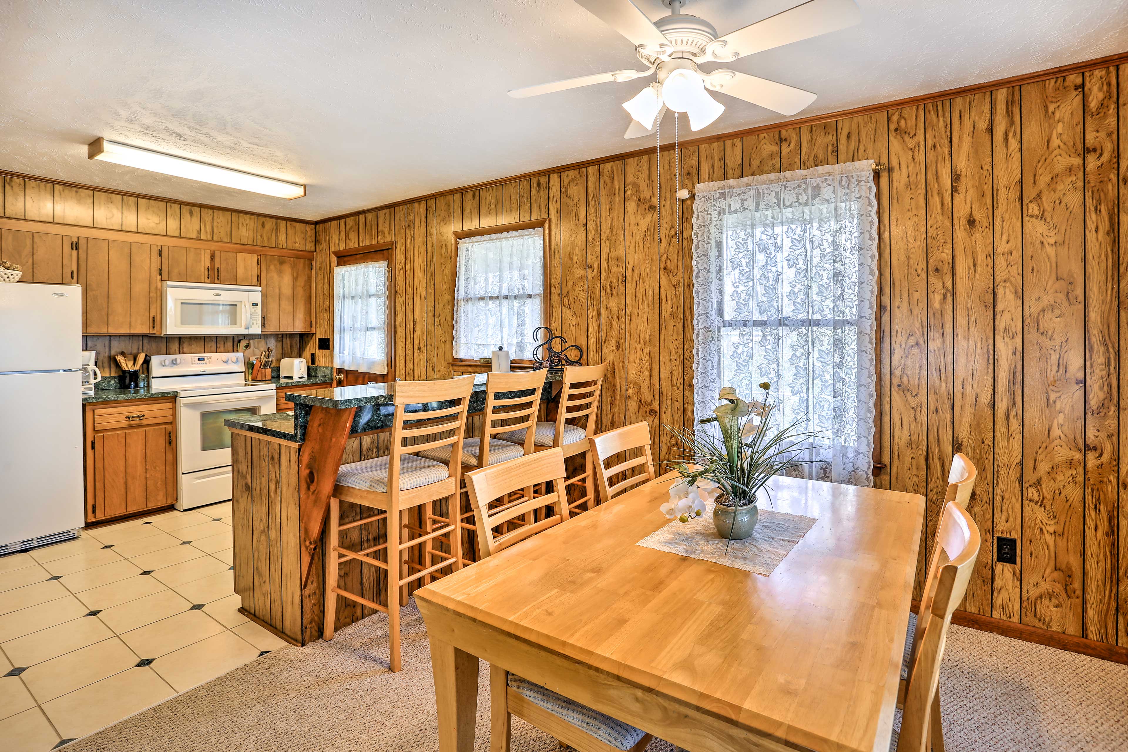 Dining Area | Dishware/Flatware | Breakfast Bar