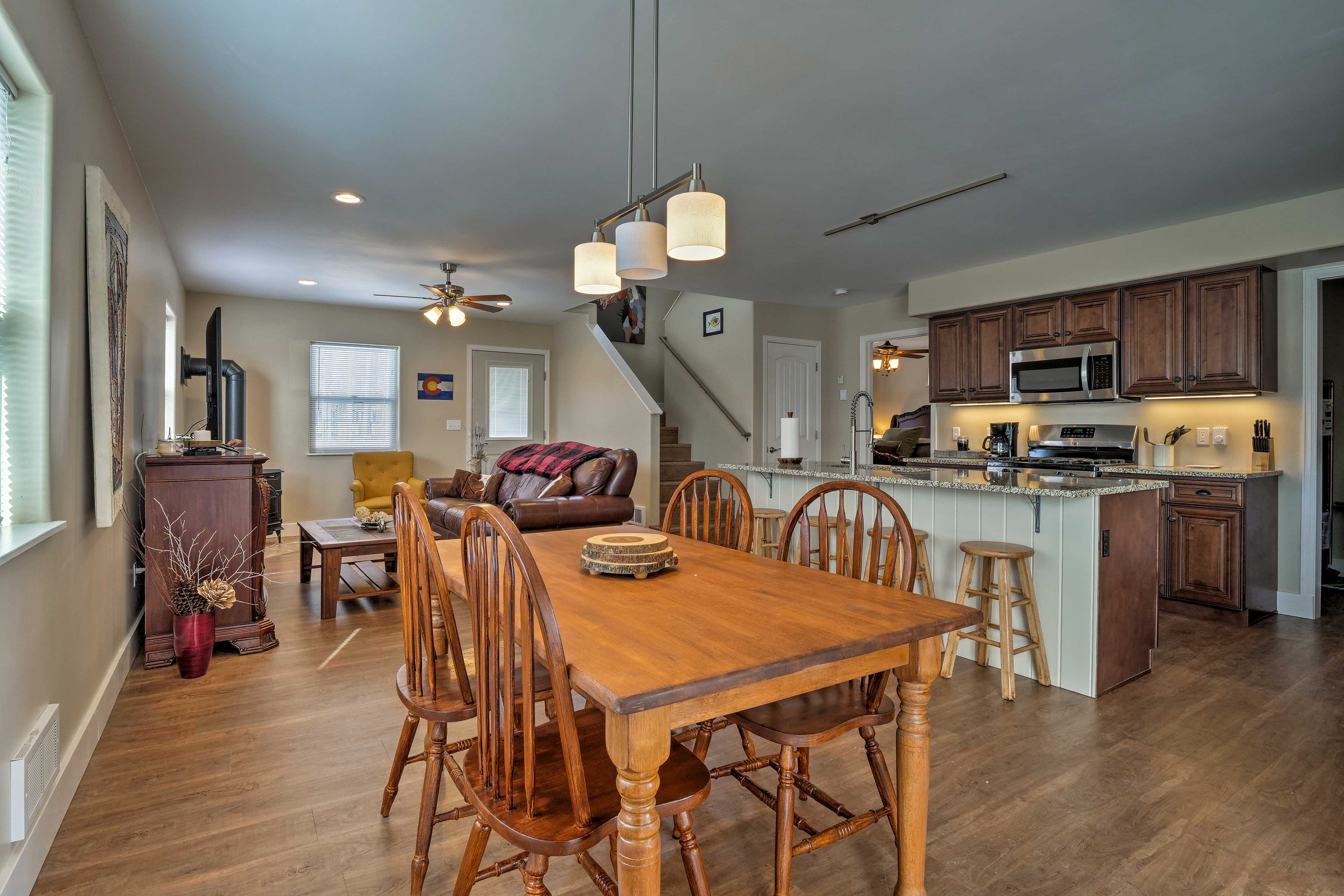 Dining Area | Dishware/Flatware Provided