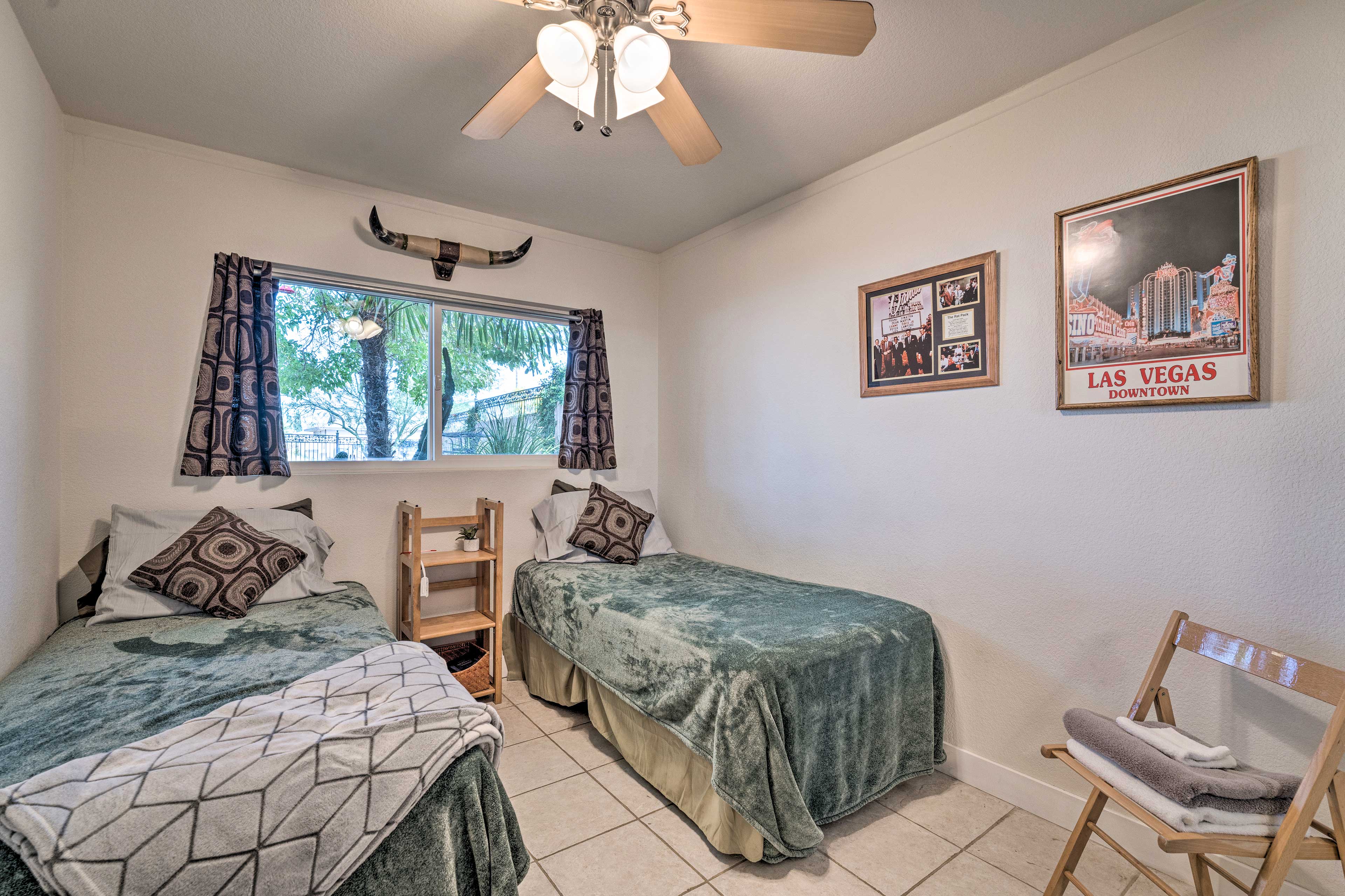 Bedroom 4 | 2 Twin Beds