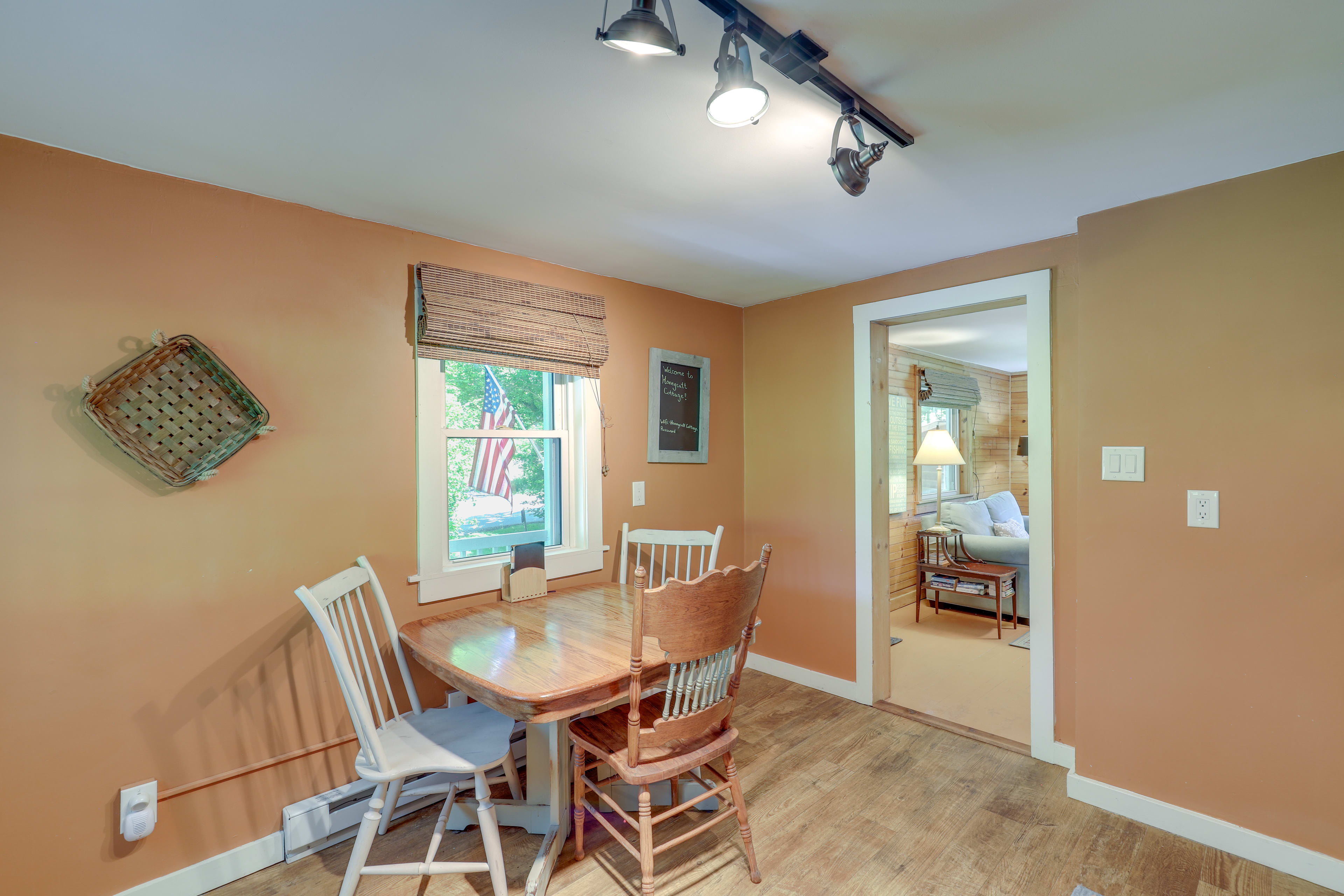 Dining Area | Dishware & Flatware Provided