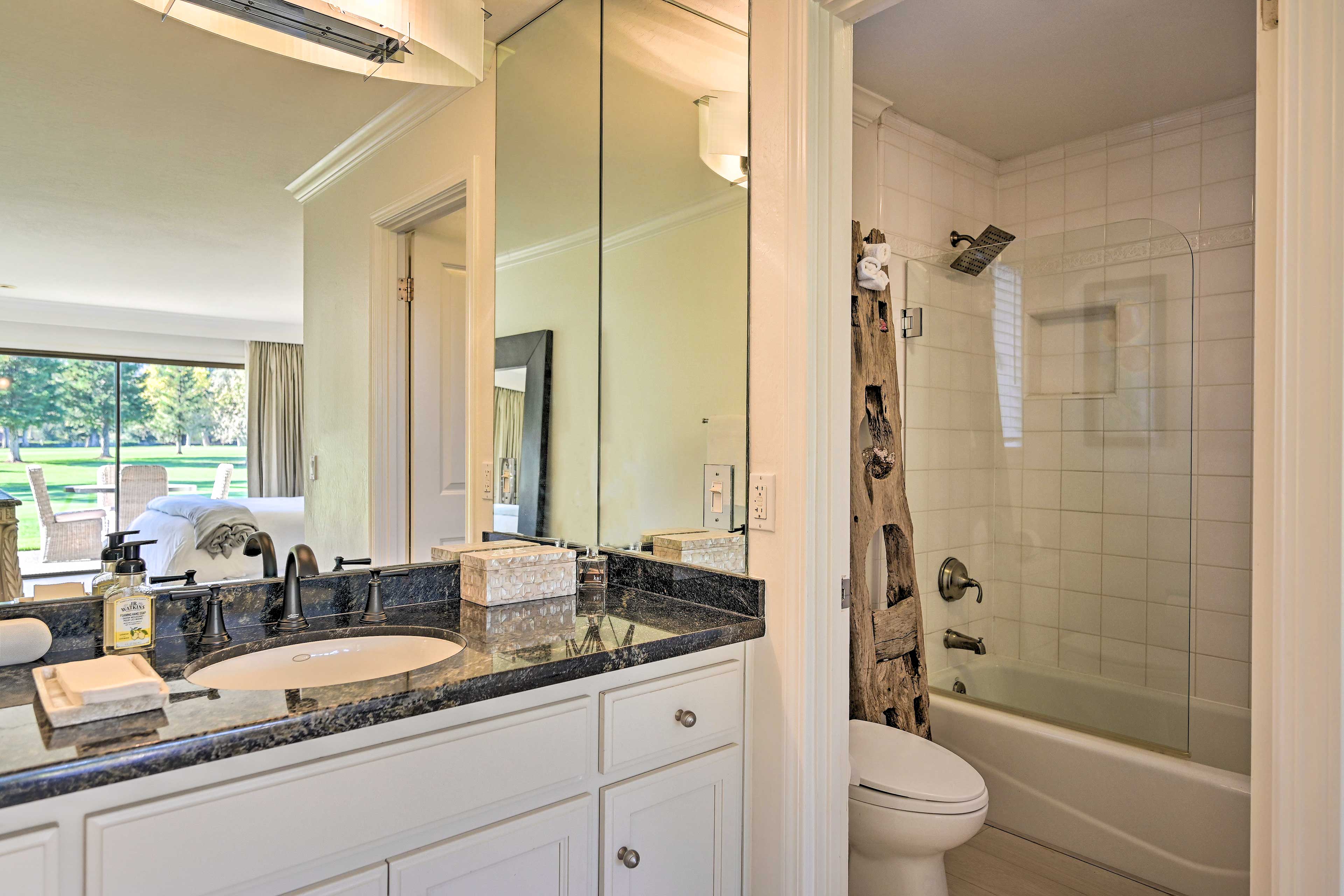 Full Bathroom | Complimentary Toiletries