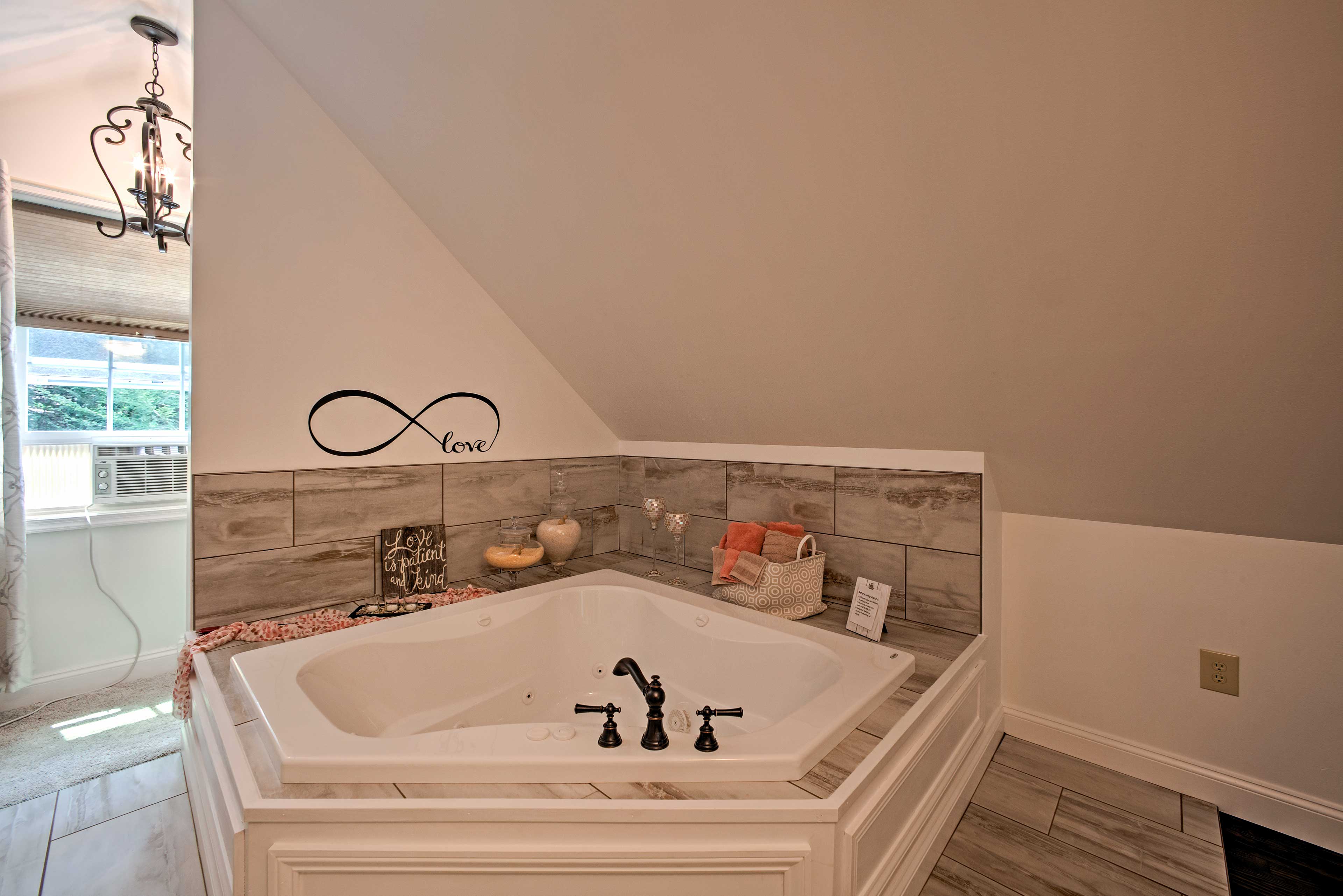 Jacuzzi Tub | Jetted