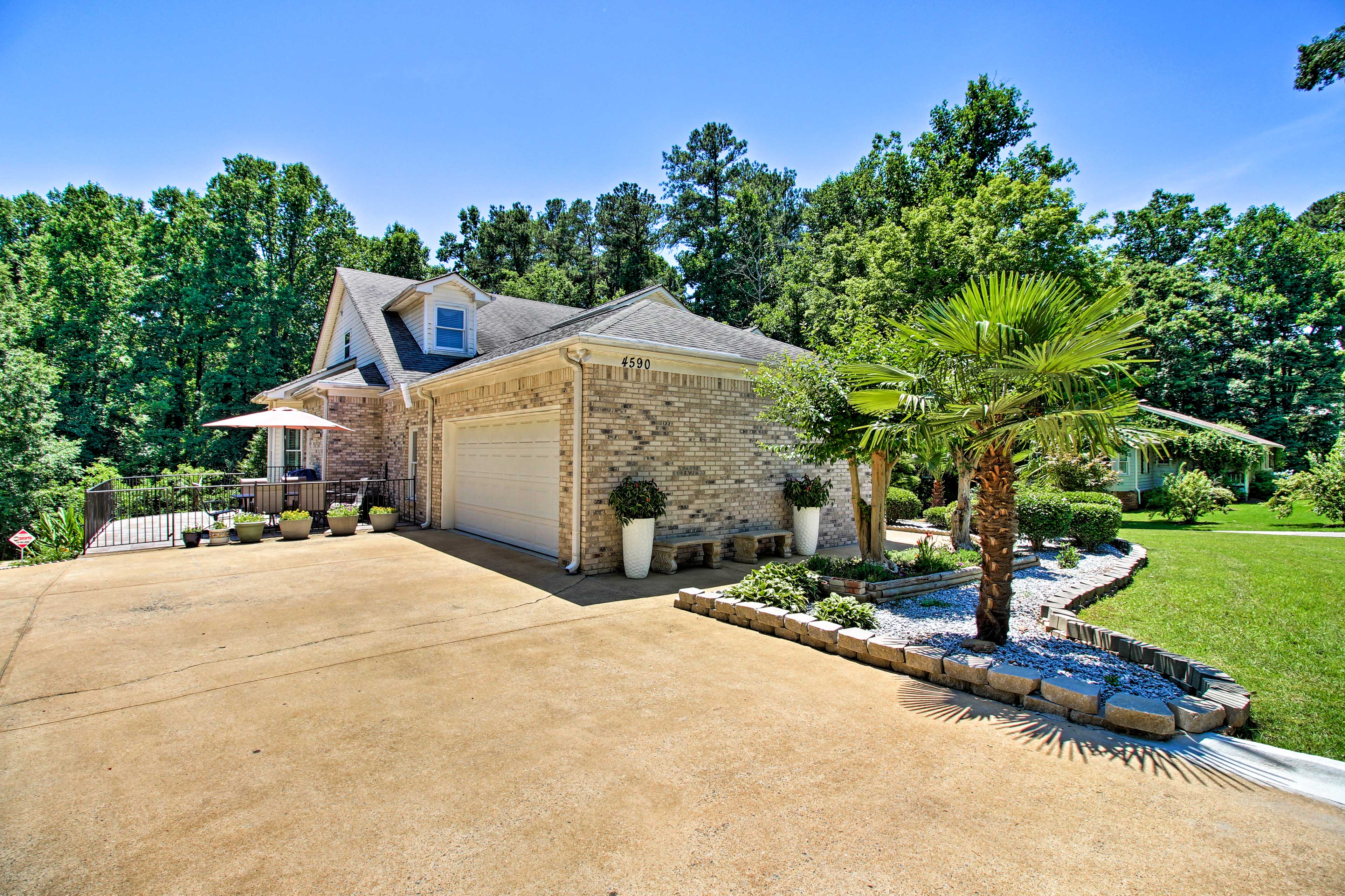 Driveway (6 Vehicles)