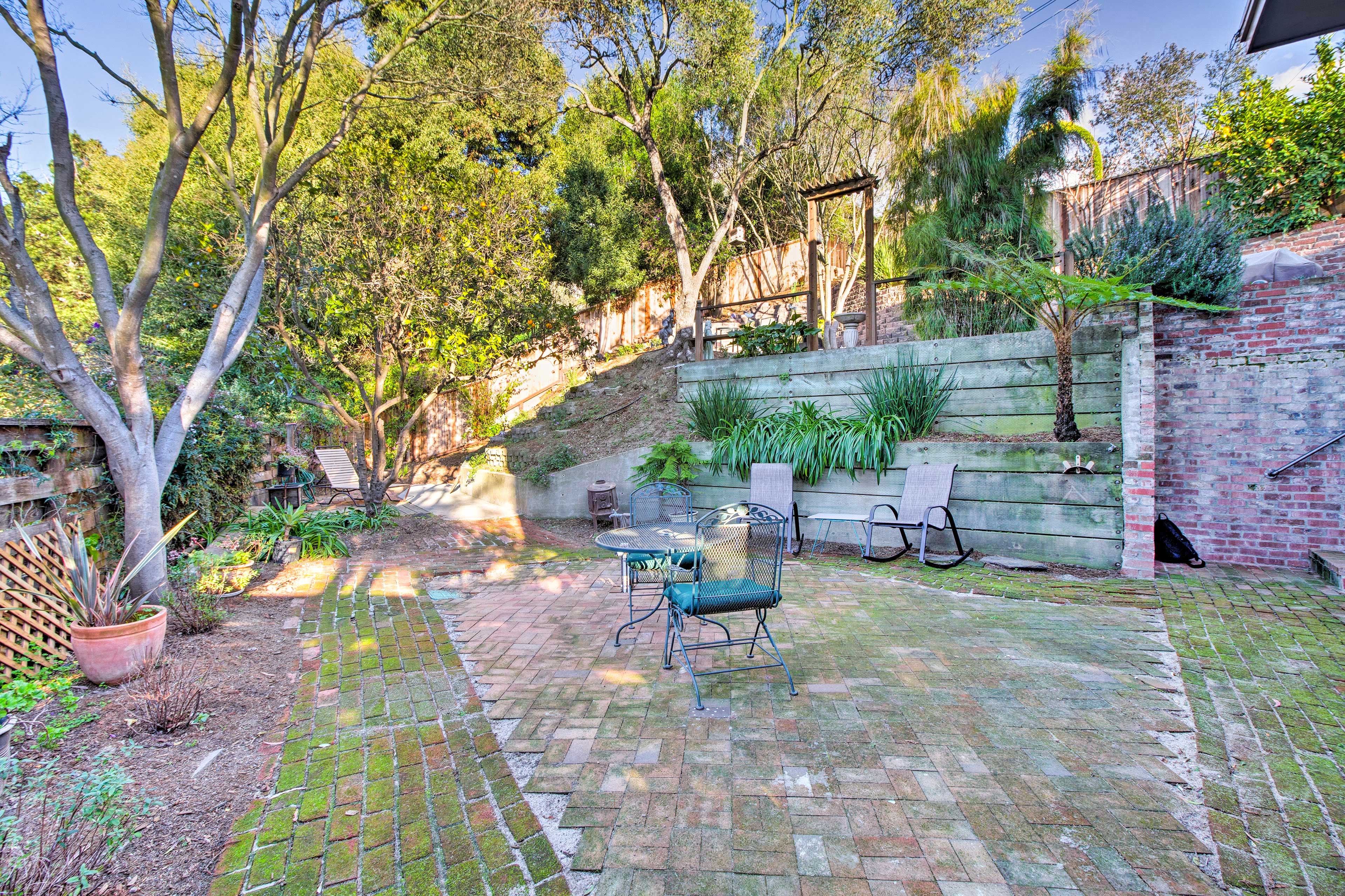 Backyard | Outdoor Dining Table