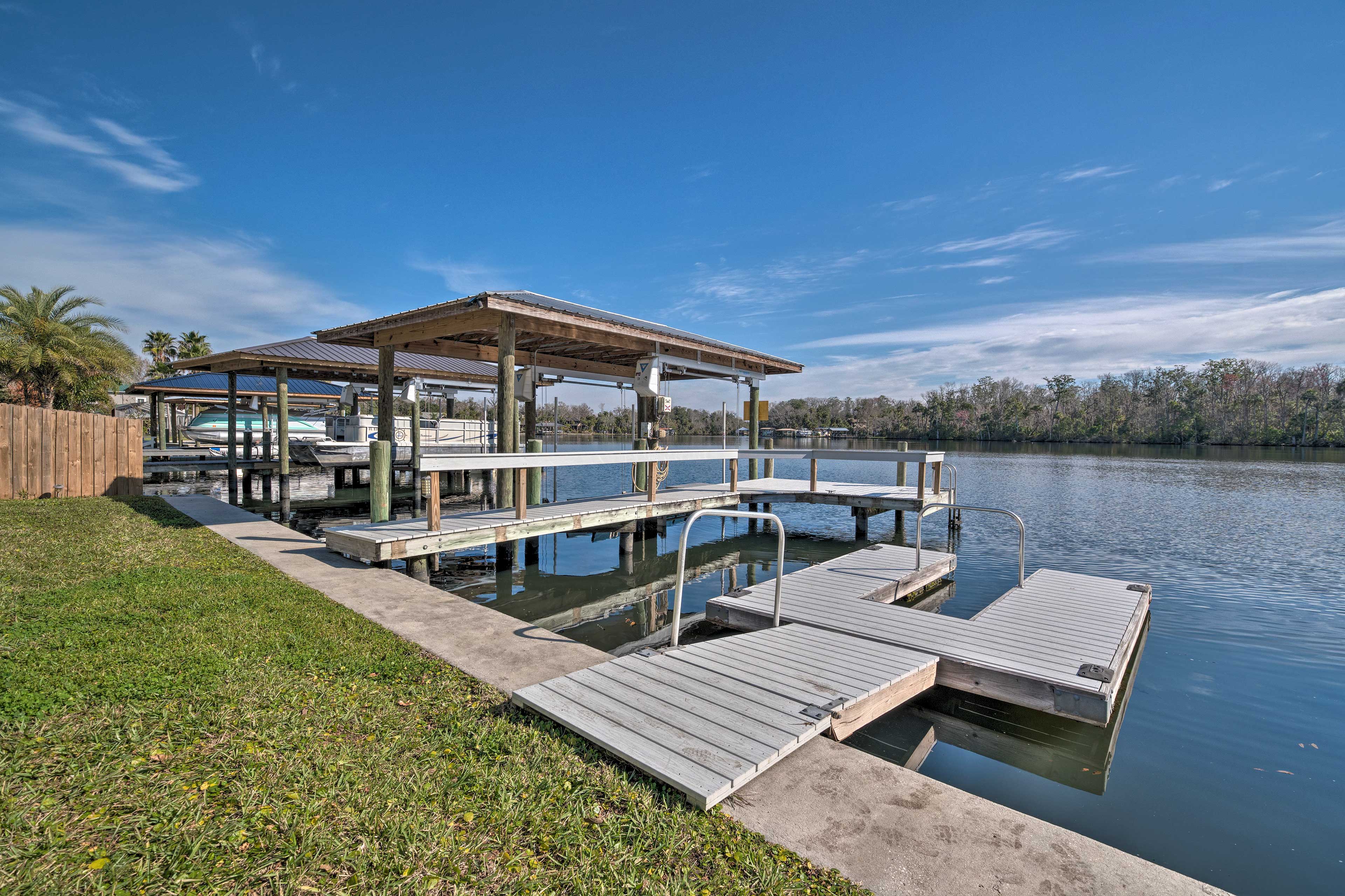 Homosassa Vacation Rental | 2BR | 2BA | Stairs Required | 1,300 Sq Ft