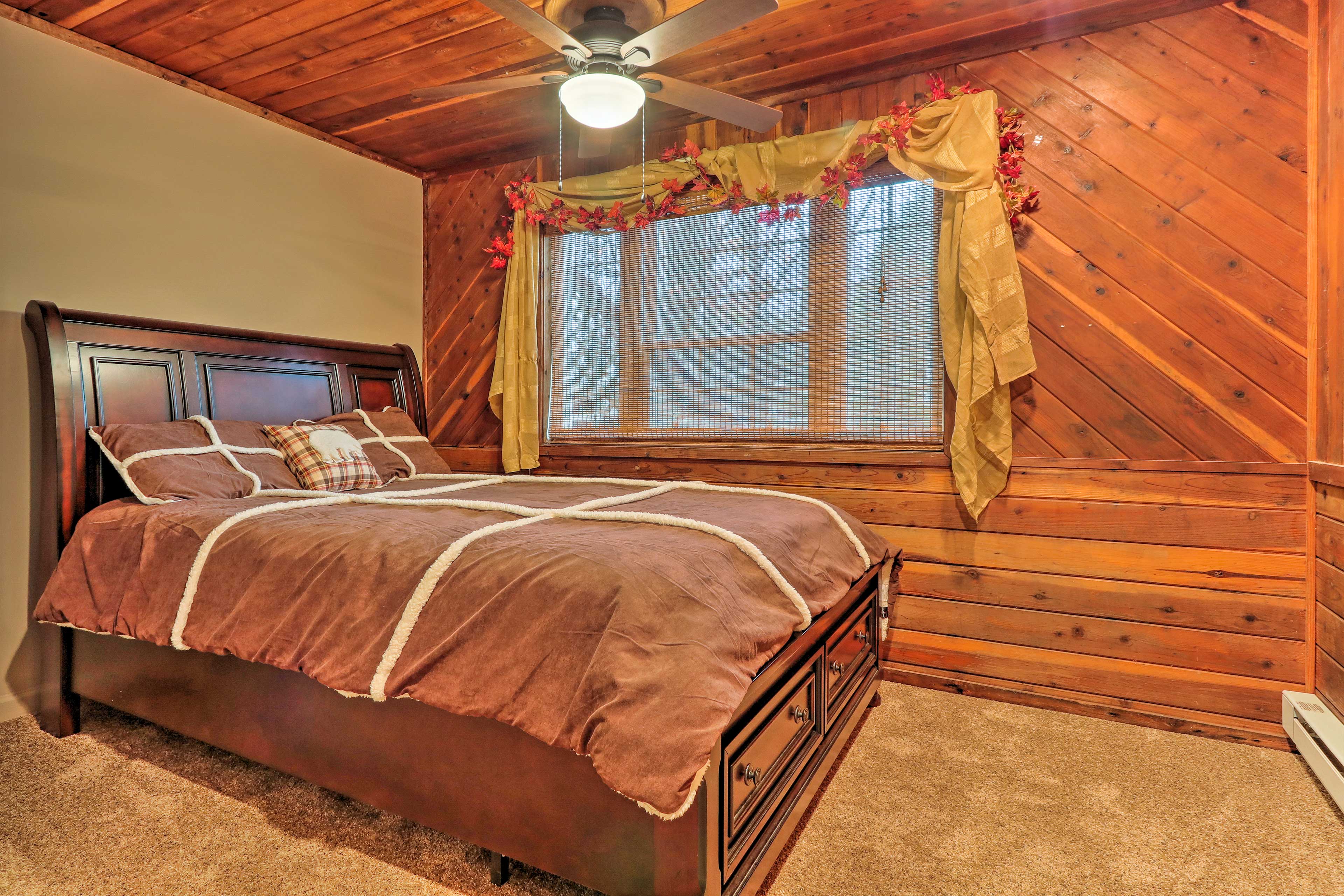 Two guests will sleep well in this queen bed.