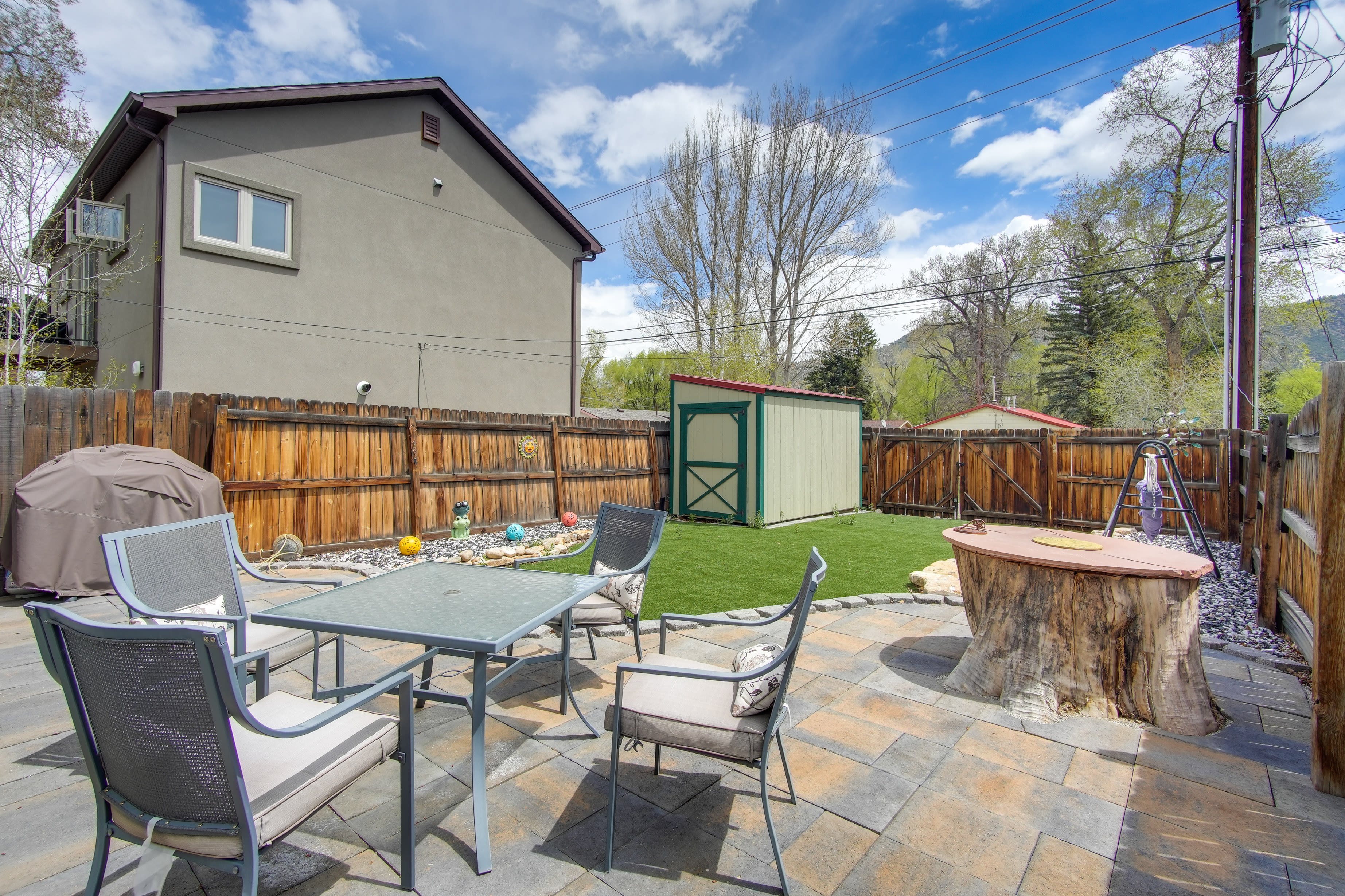 Private Backyard | Outdoor Dining Area | Gas Grill