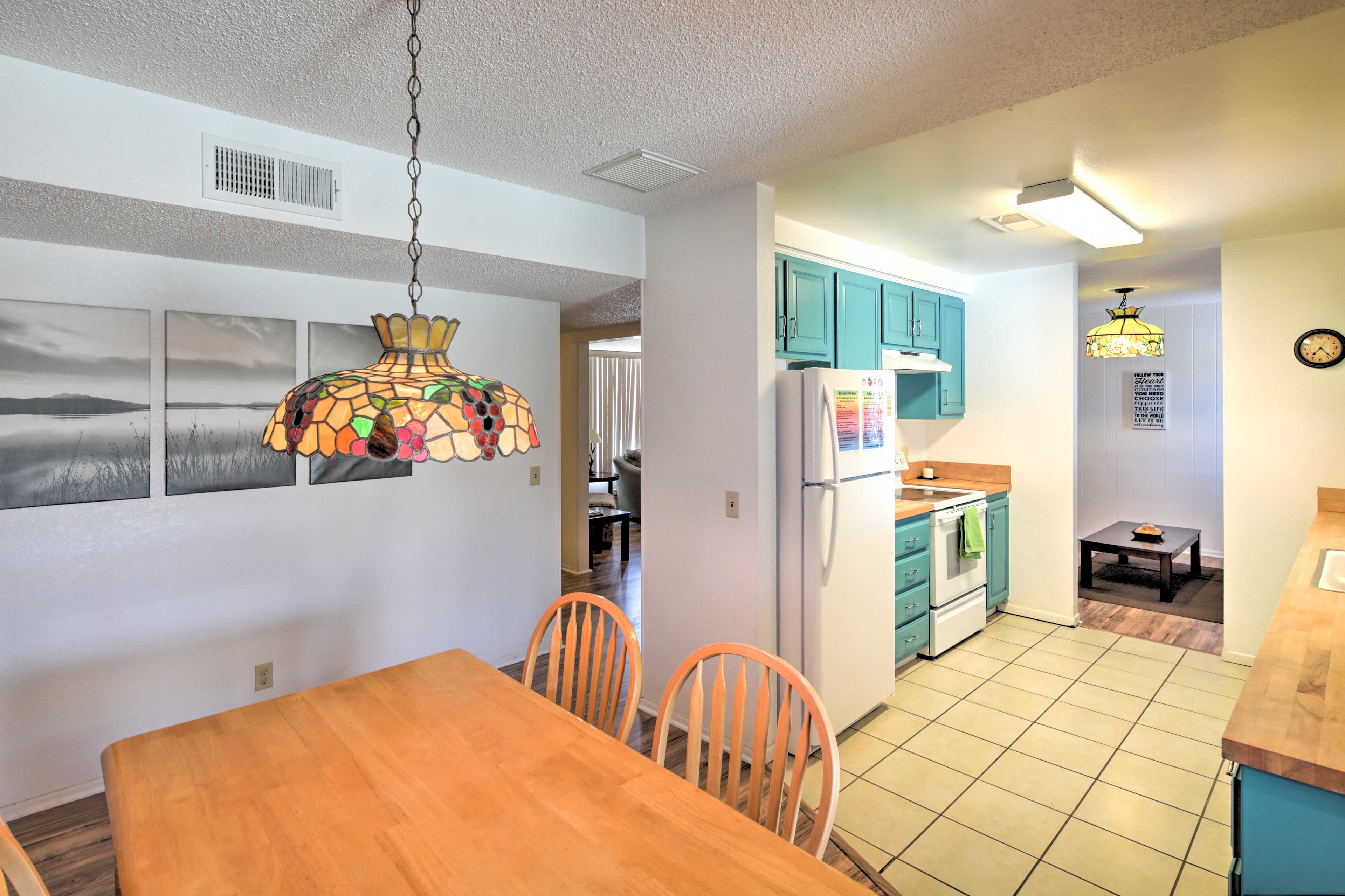 Dining Area | Dishware/Flatware Provided