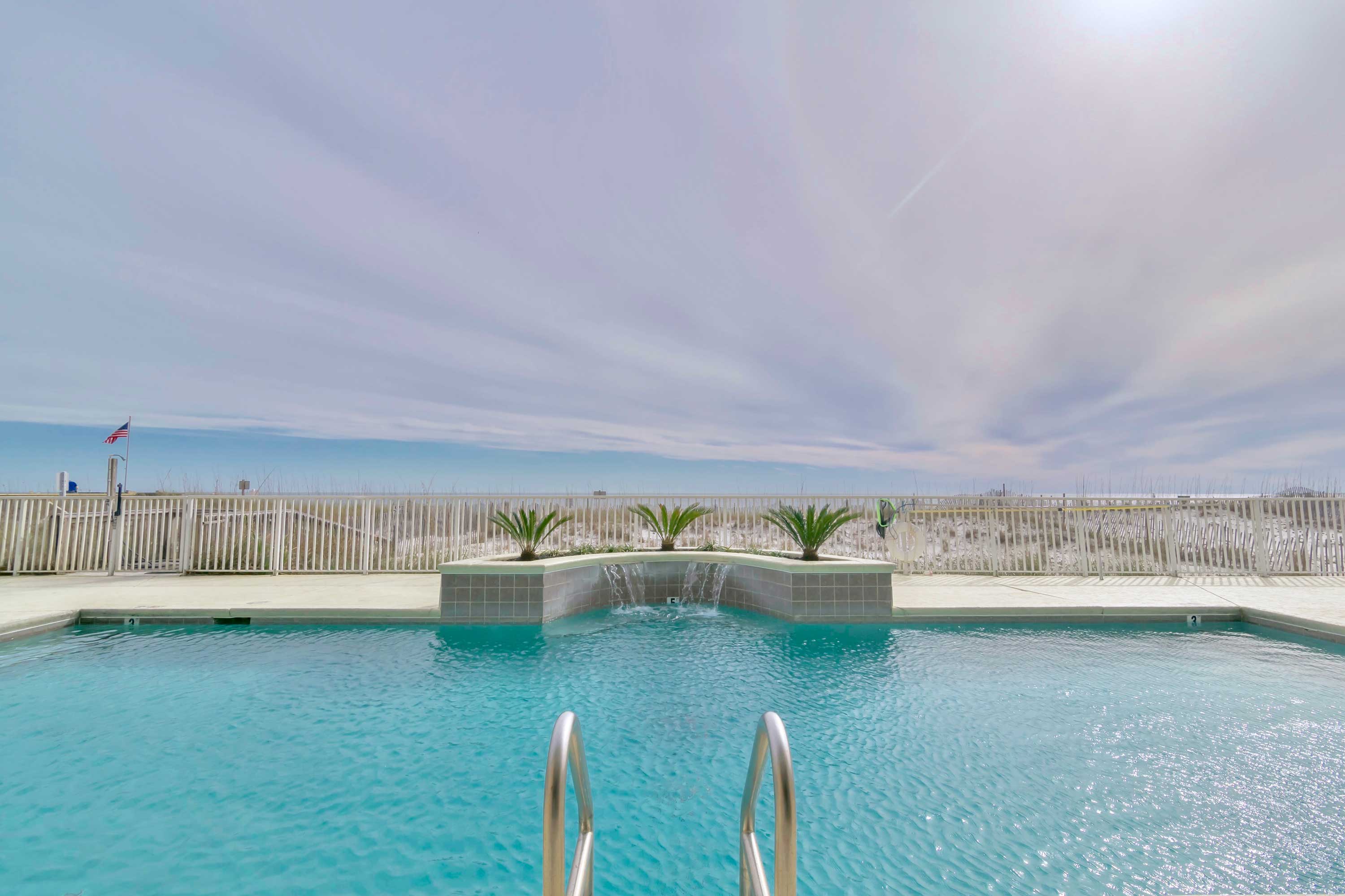 Legacy Condominiums Community Amenities | Outdoor Pool