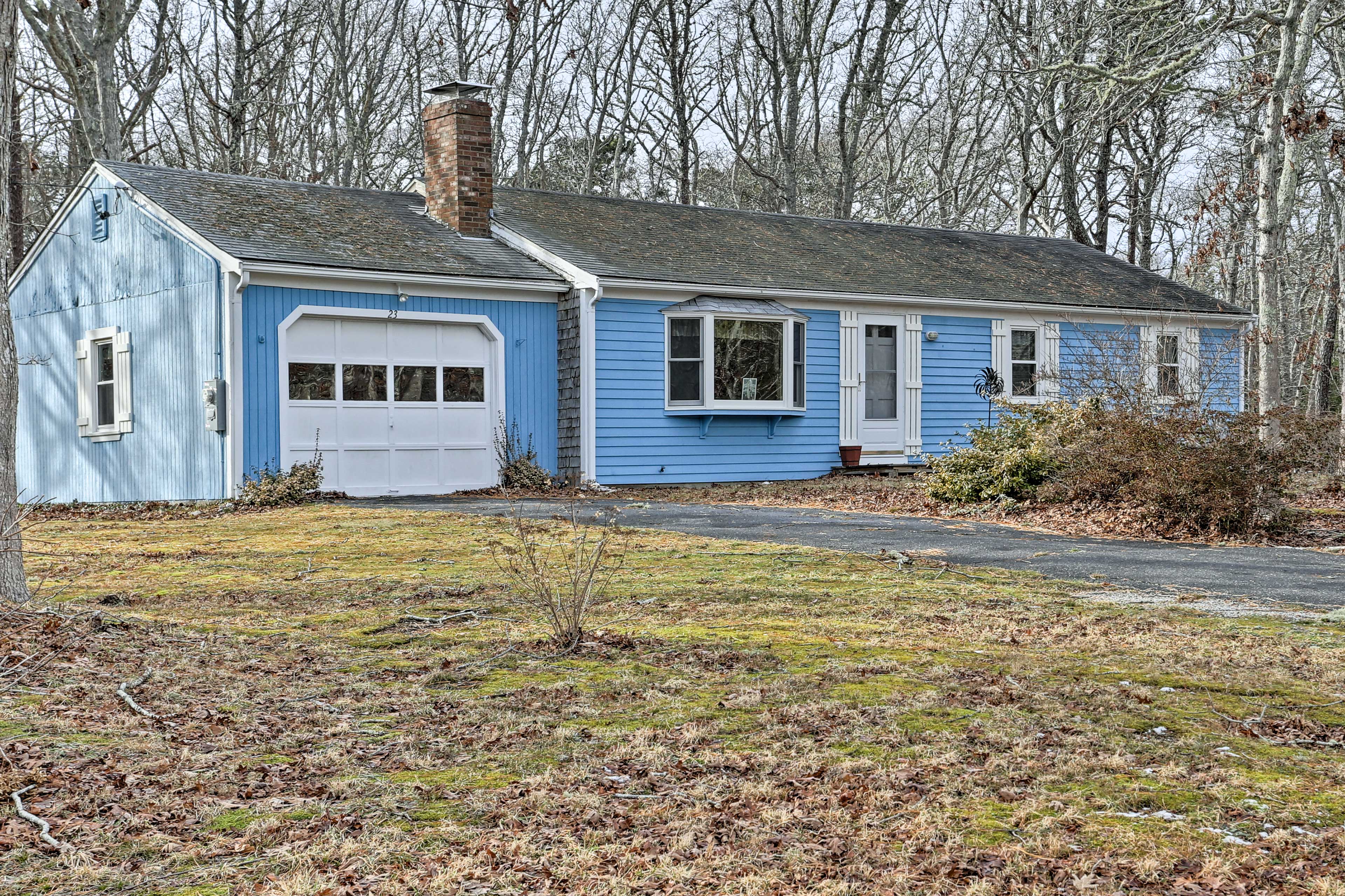 Garage parking for 1 car, with room in the driveway for more!