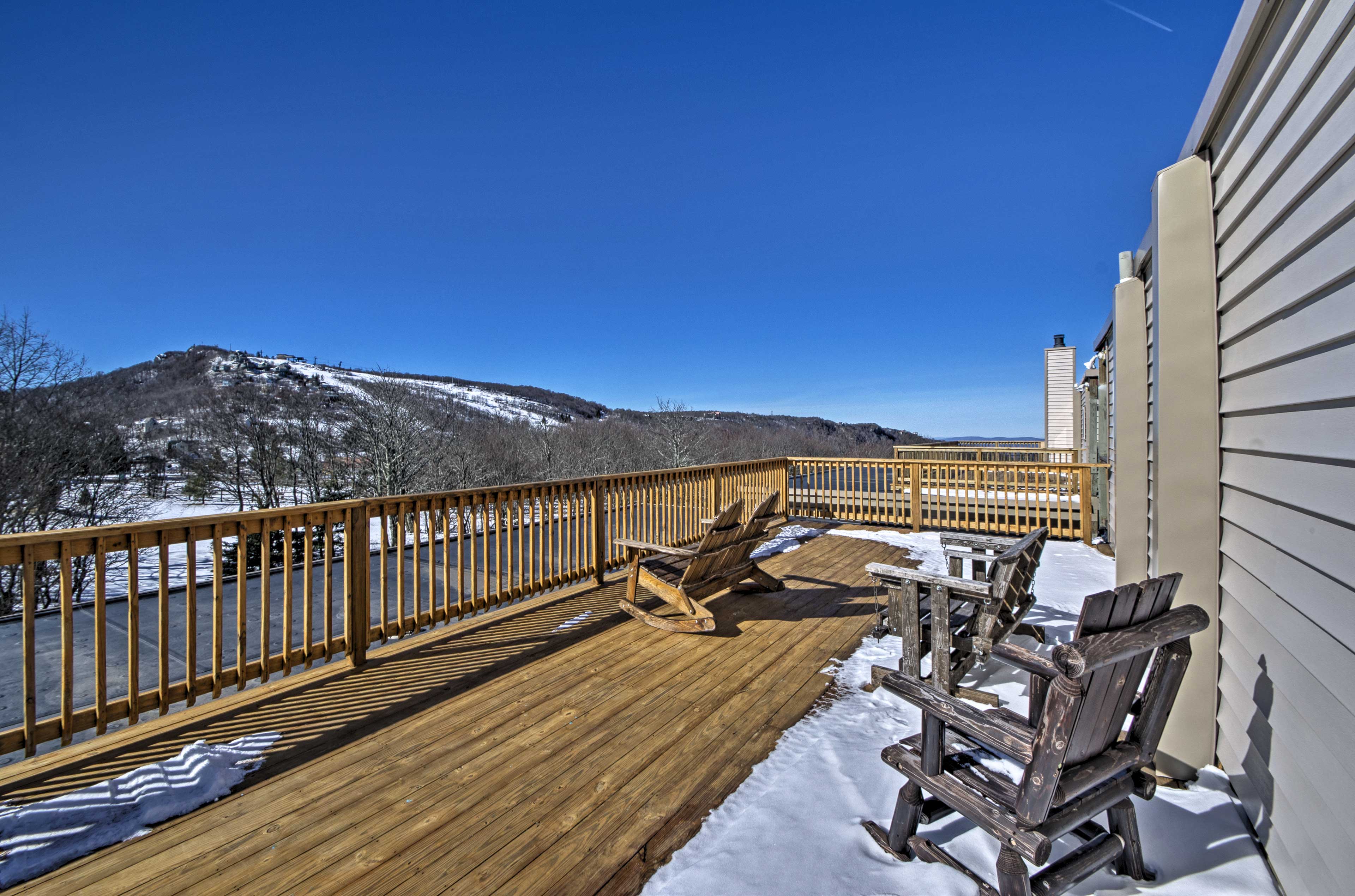 Balcony | Grandfather Mountain Views