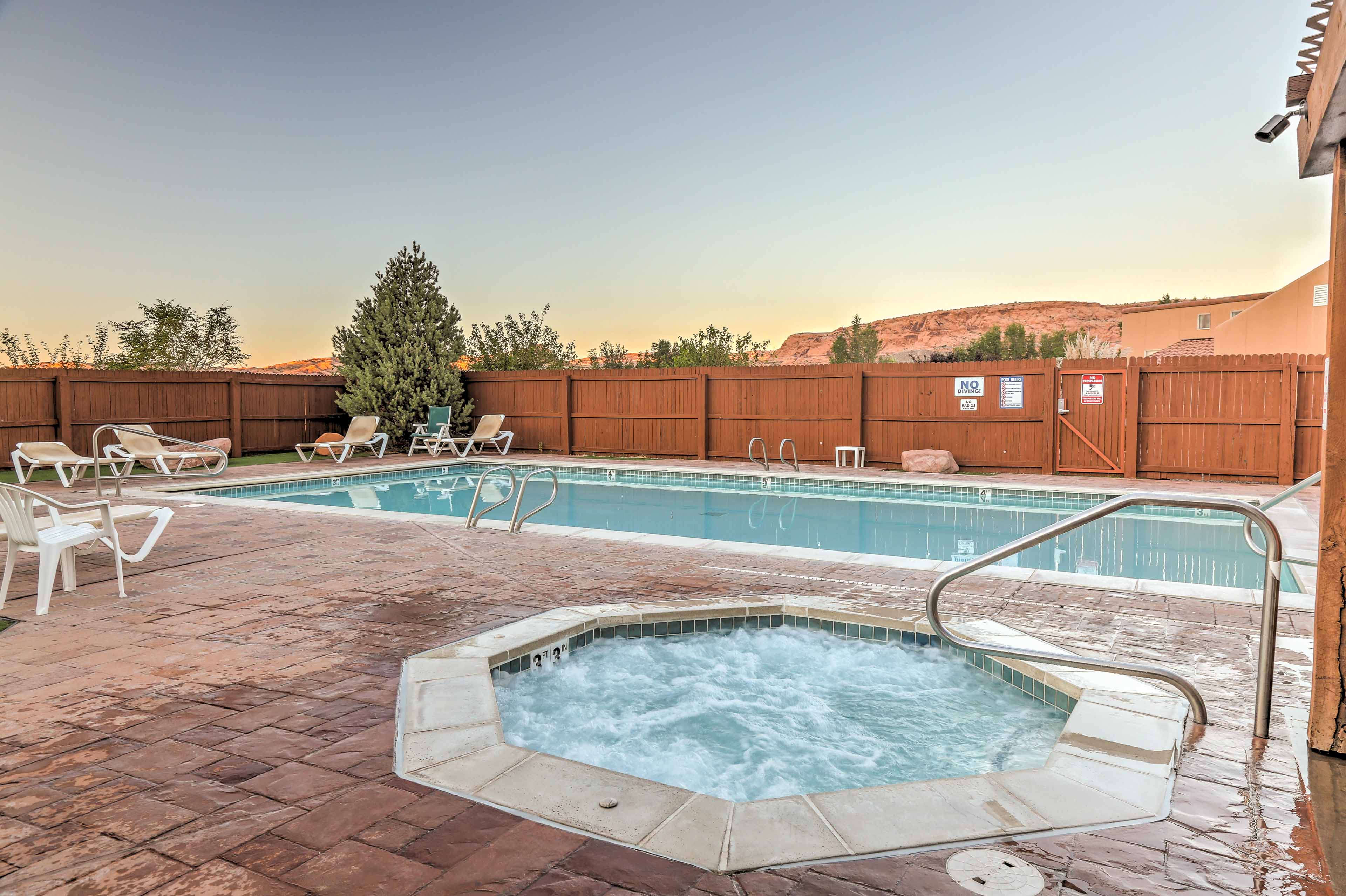 Community Pool w/ Hot Tub