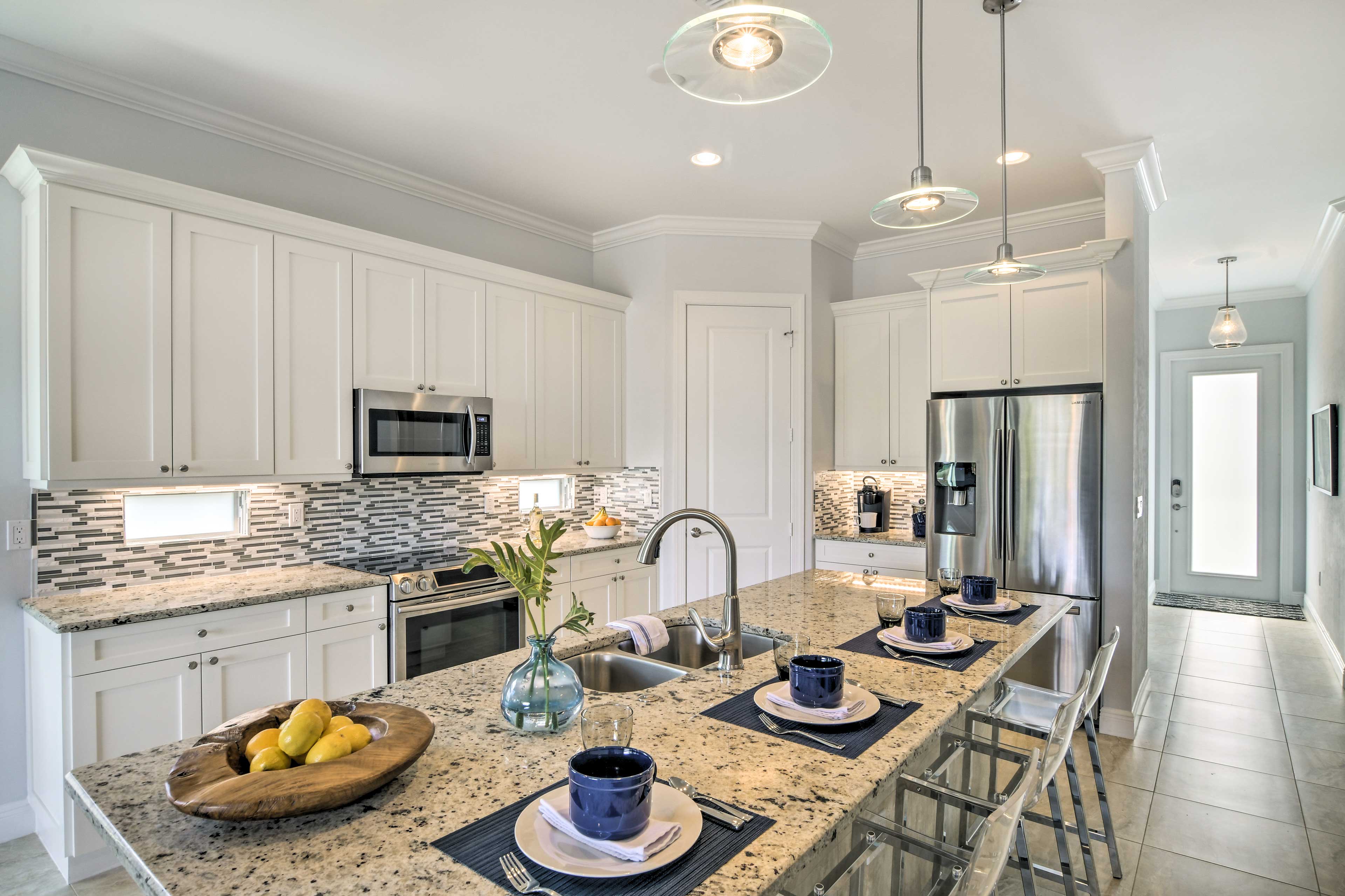 ENjoy granite counters, stainless steel appliances, and a fashionable backsplash