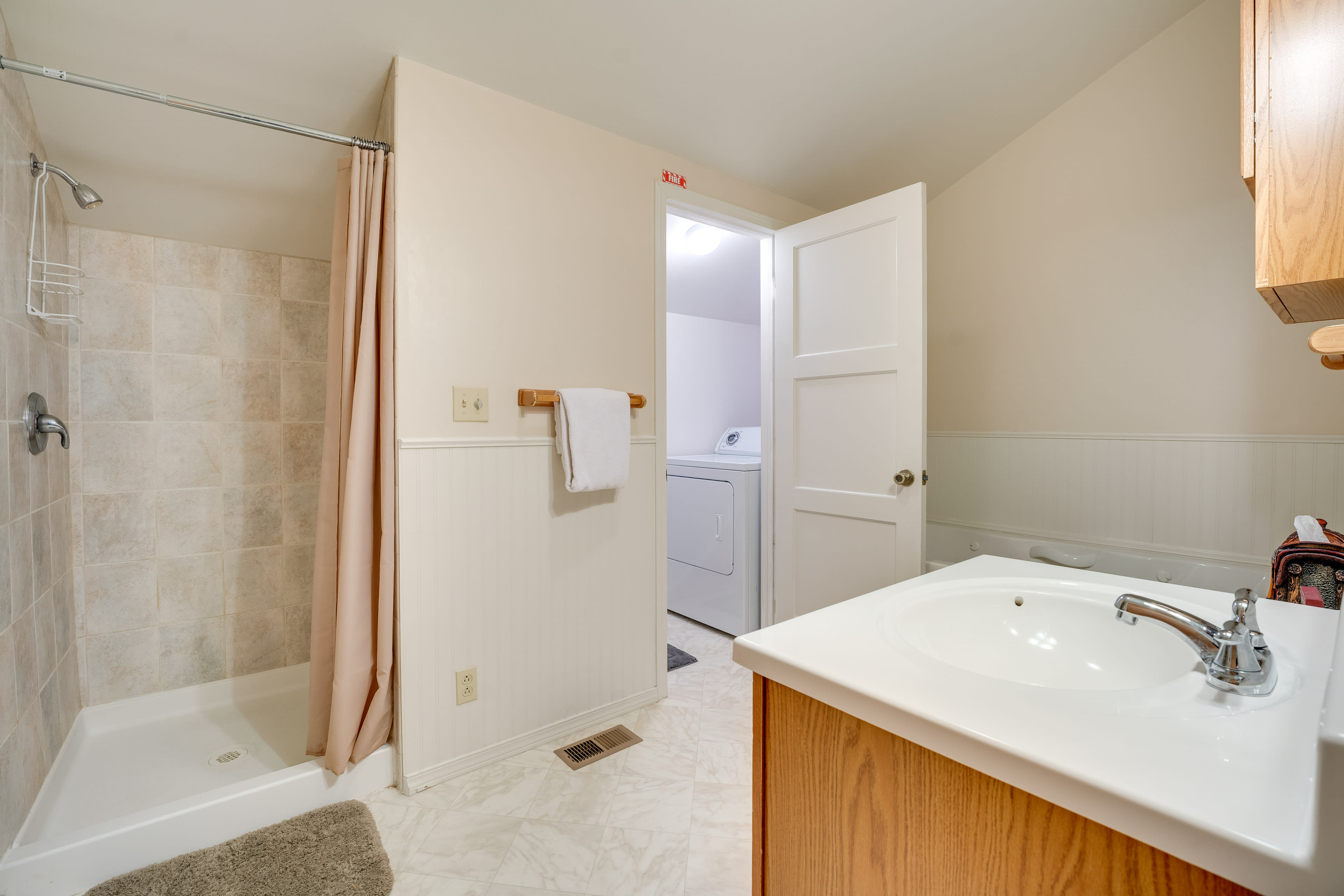 En-Suite Bathroom | Linens & Towels