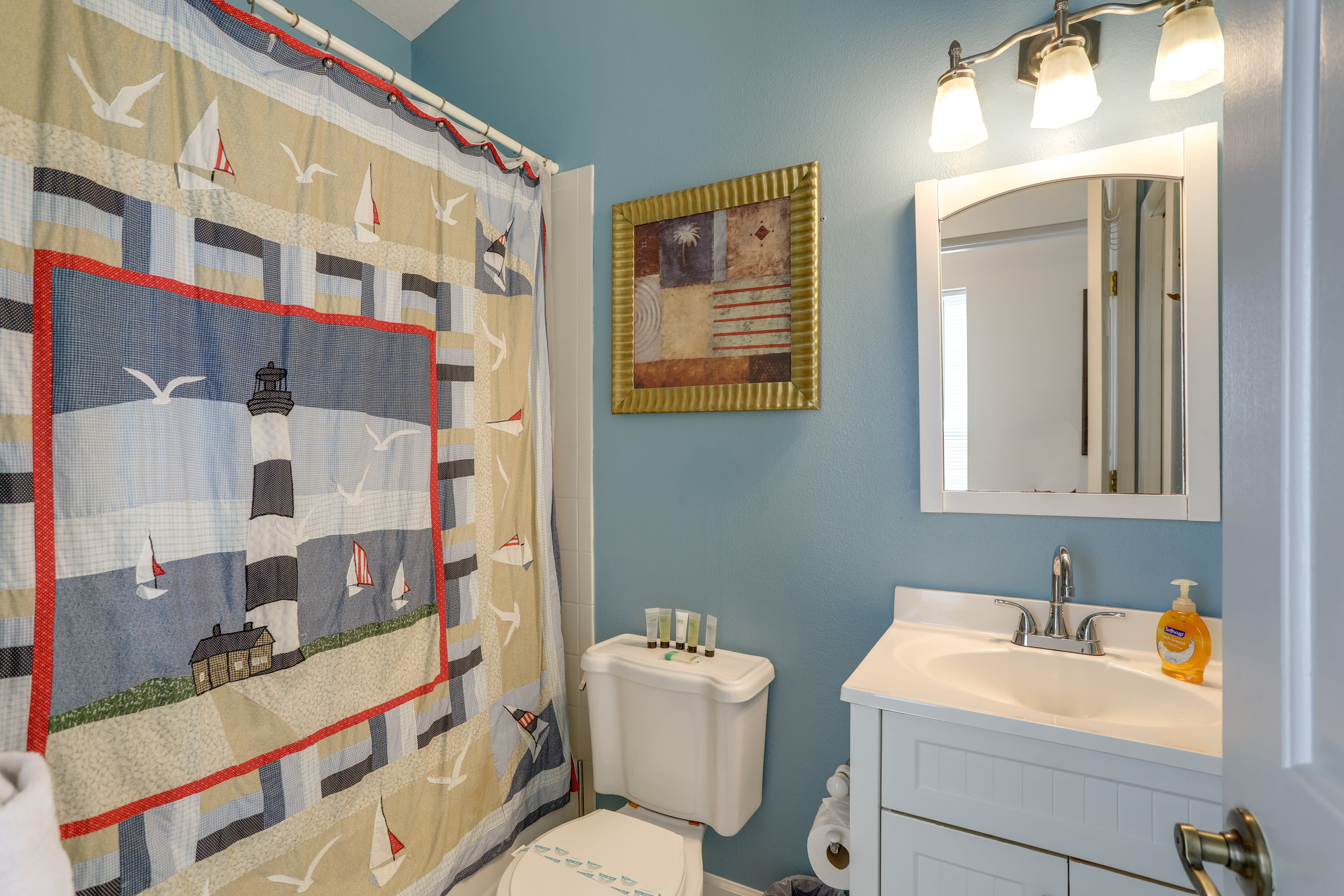 Full Bathroom | Towels & Linens Provided