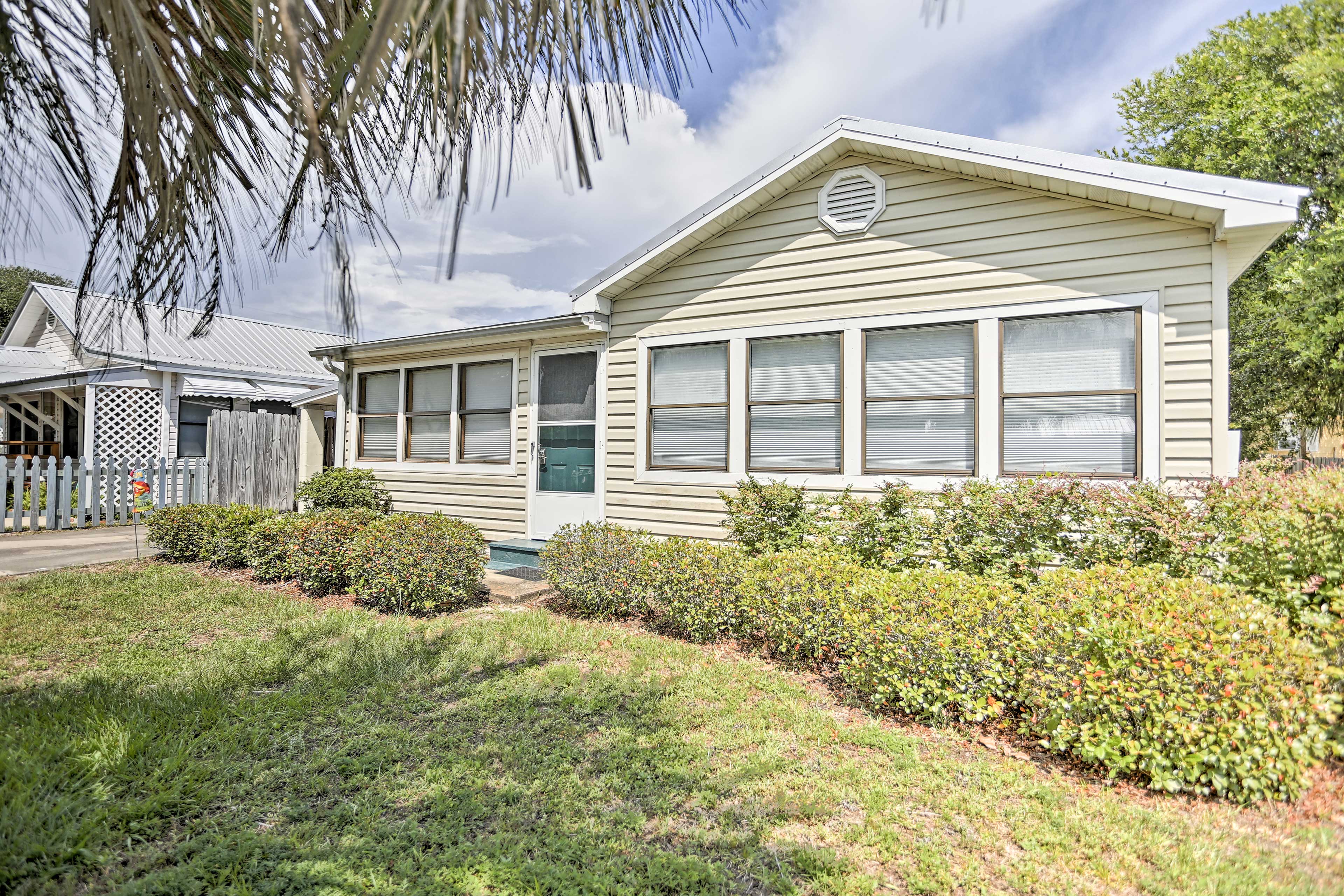 With 2 bedrooms and 2 bathrooms, this Florida getaway accommodates 7 guests.
