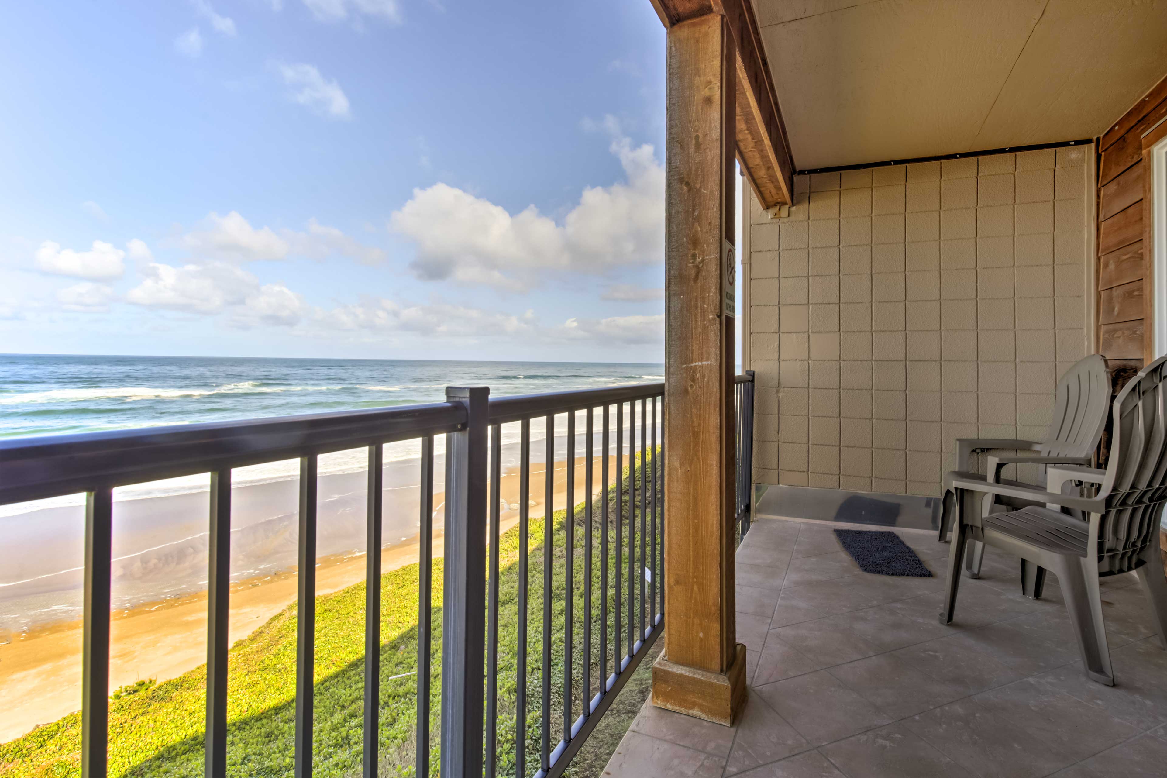 Lincoln City Vacation Rental | 2BR | 2BA | 1,280 Sq Ft | Stairs Required