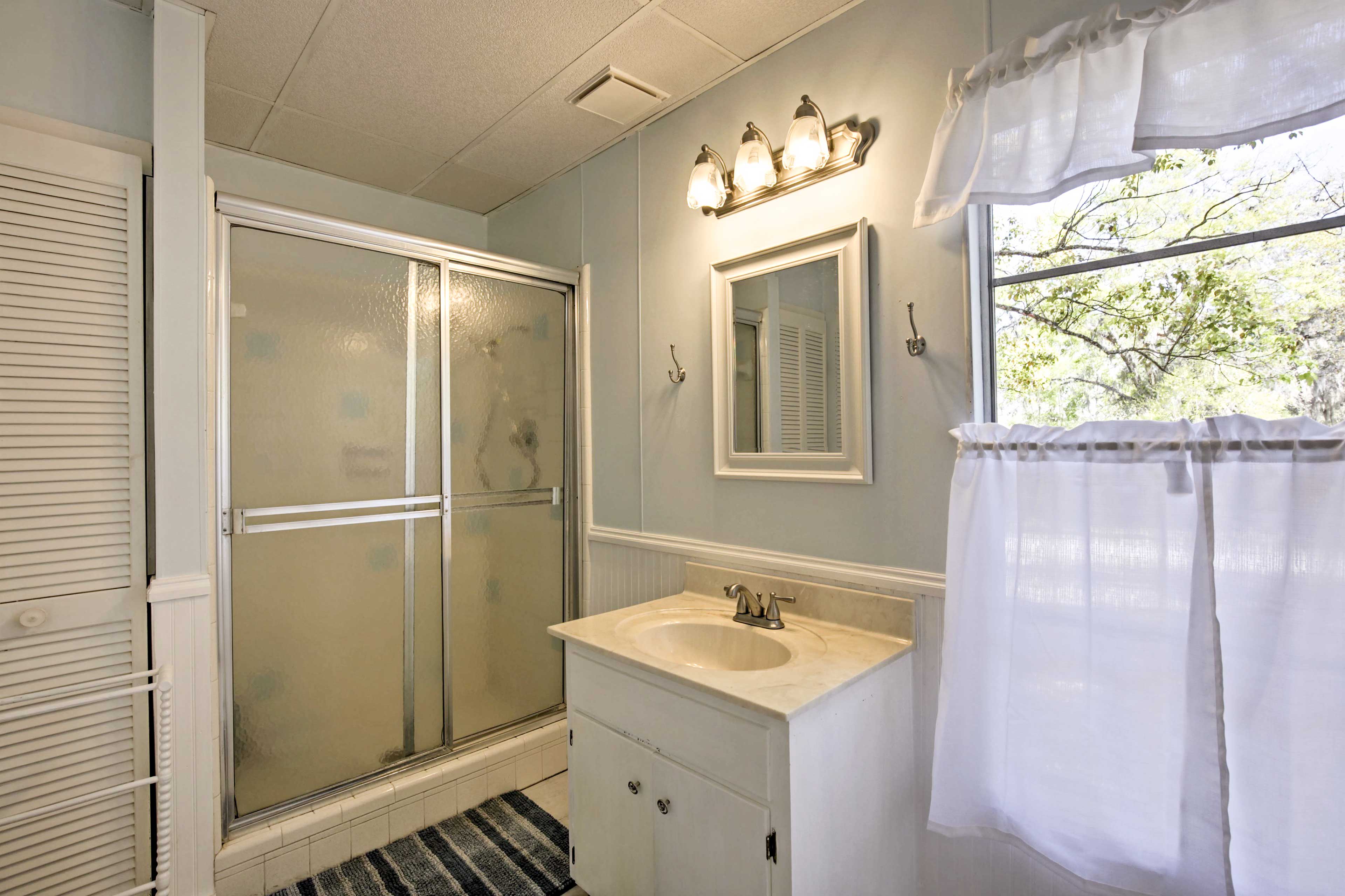 Full Bathroom | Towels & Linens Provided