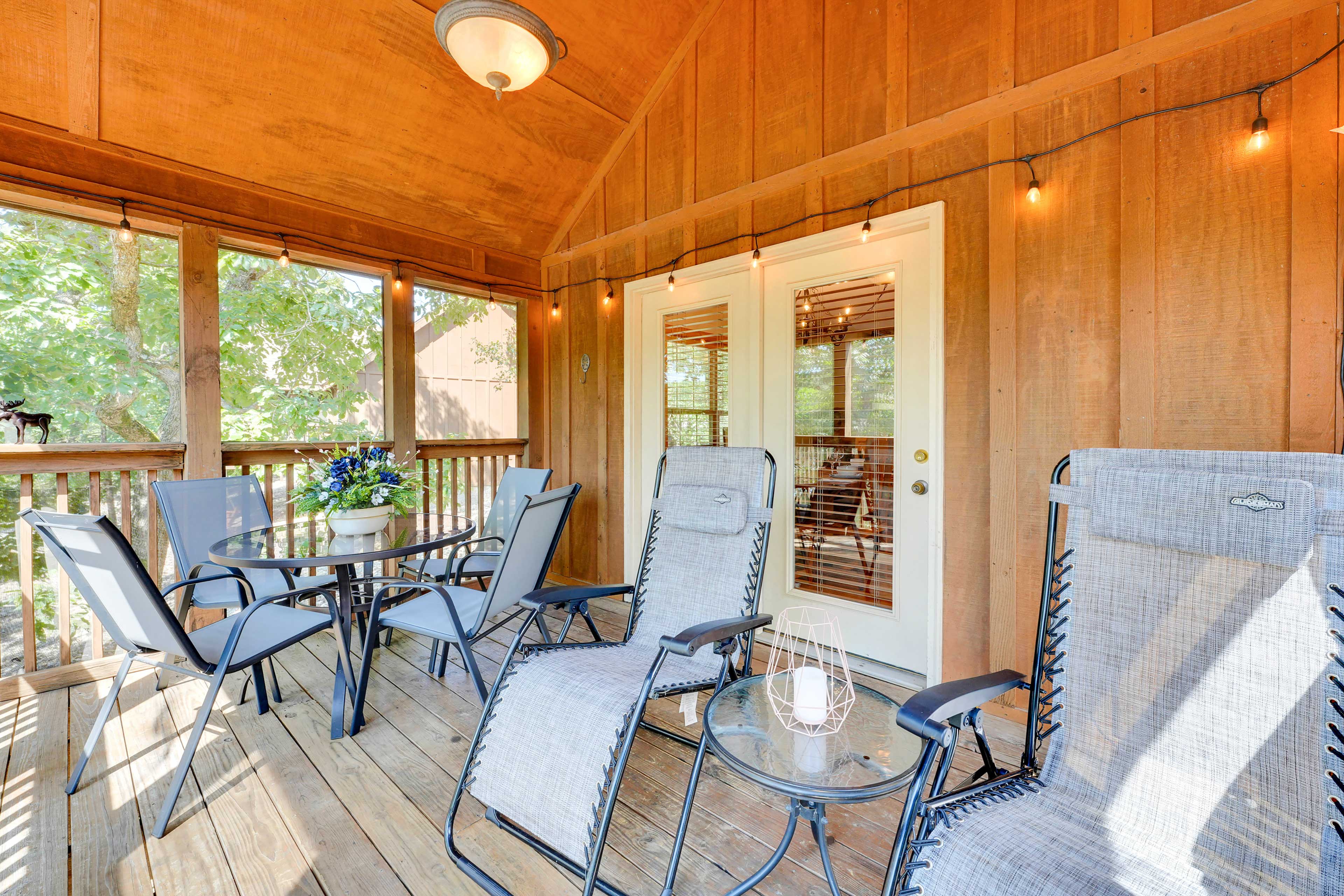 Screened Porch | Unobstructed Lake Views | Dining Area